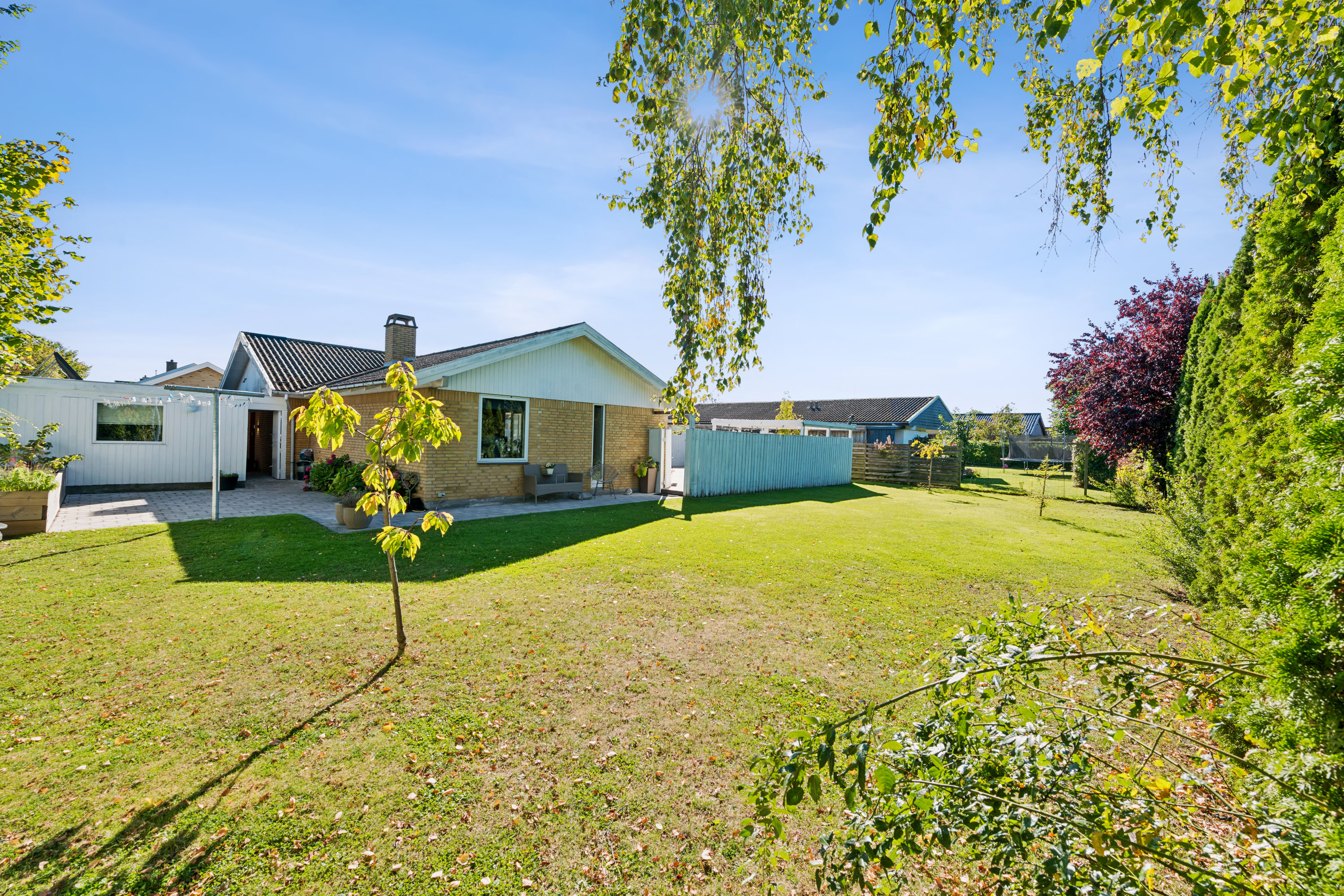 Fremhævet ejendom 1 billede i fuldskærmstilstand. Billede af Fugleparken 48, 2690 Karlslunde