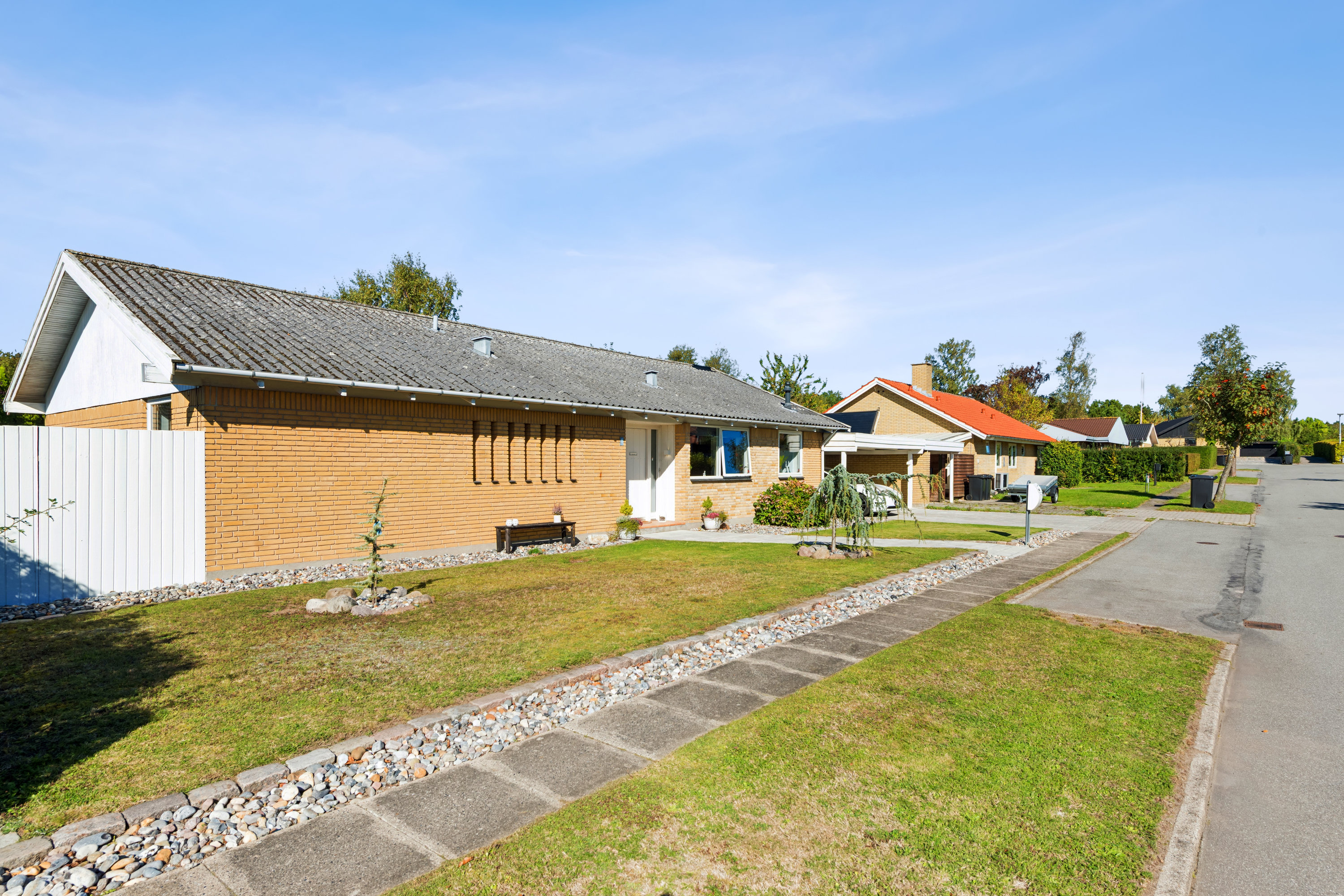 Fremhævet ejendom 1 billede i fuldskærmstilstand. Billede af Fugleparken 48, 2690 Karlslunde