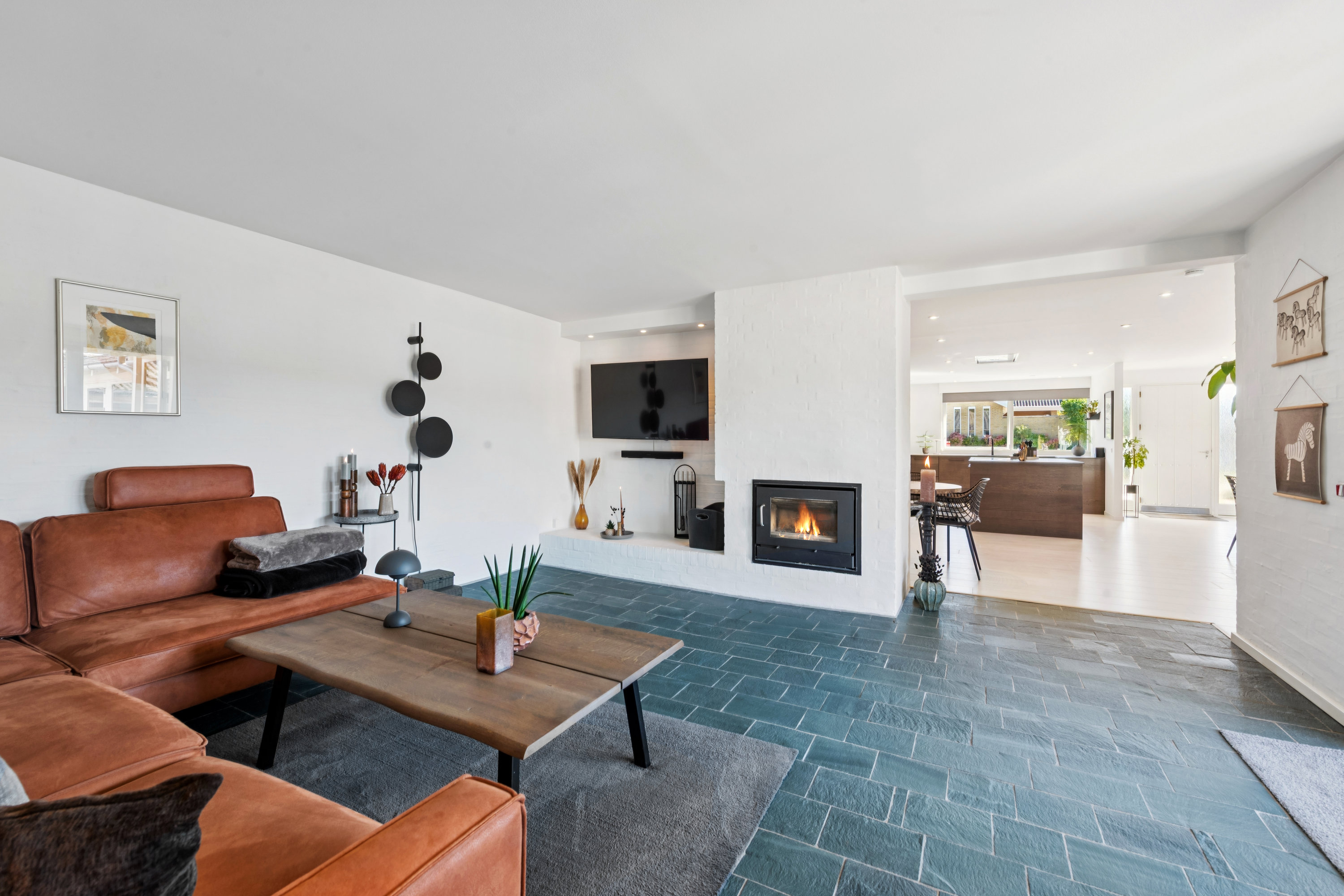 Fremhævet stue billede i fuldskærmstilstand. Billede af Fugleparken 48, 2690 Karlslunde