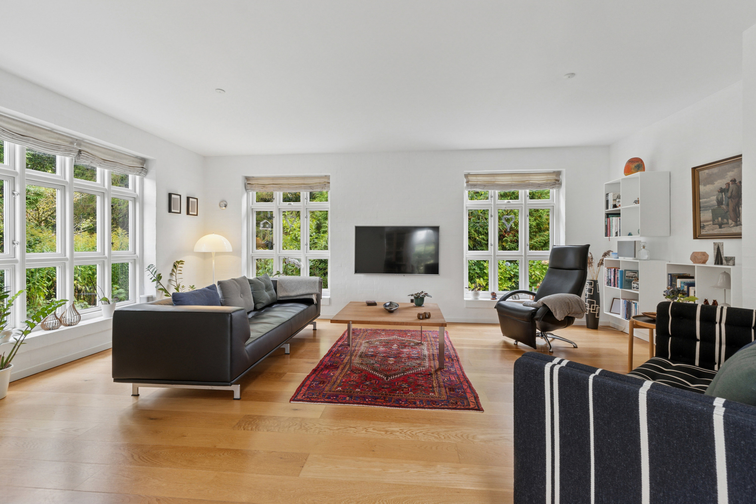 Fremhævet stue billede i fuldskærmstilstand. Billede af Kærvænget 23, Astrup, 9800 Hjørring