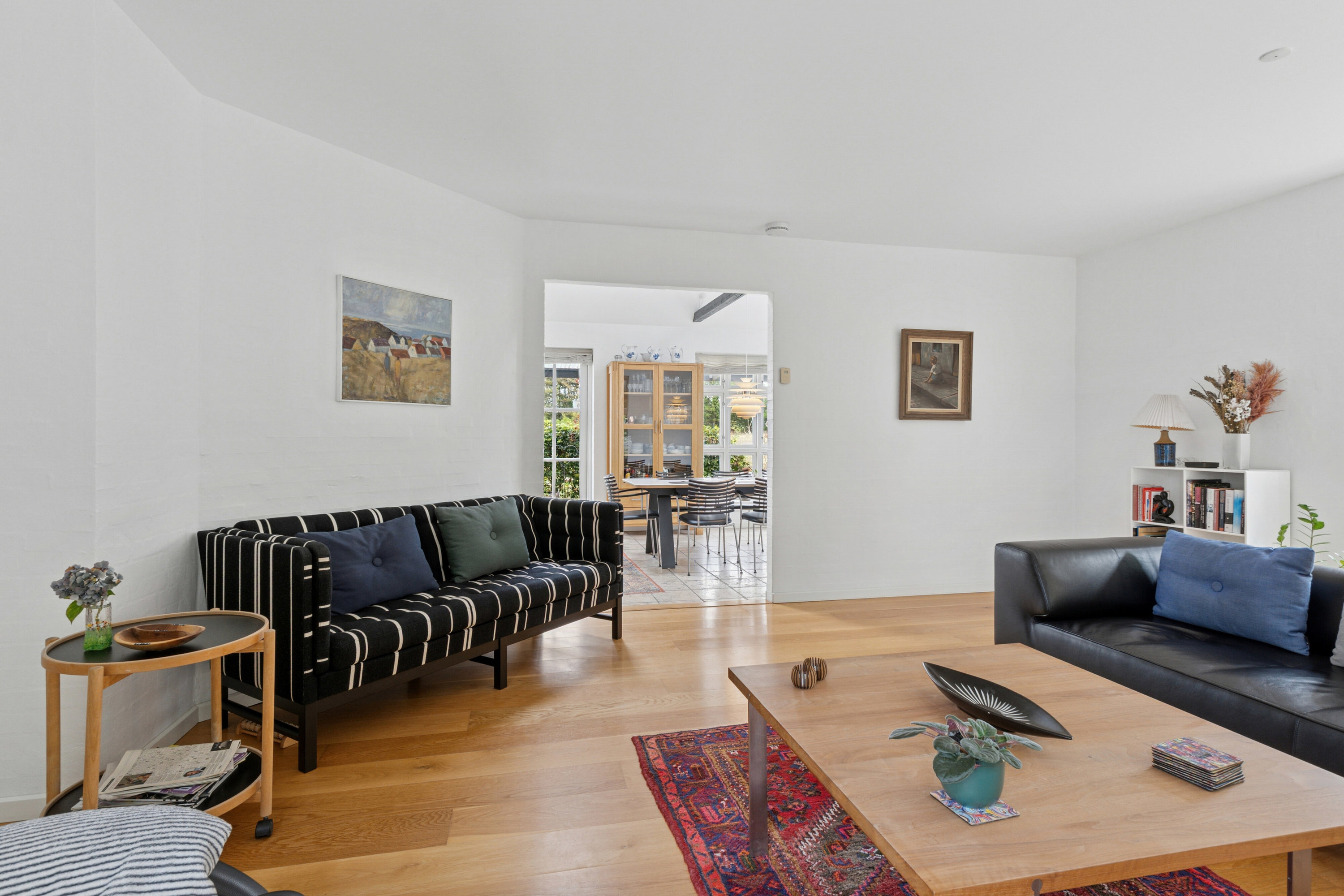 Fremhævet stue billede i fuldskærmstilstand. Billede af Kærvænget 23, Astrup, 9800 Hjørring