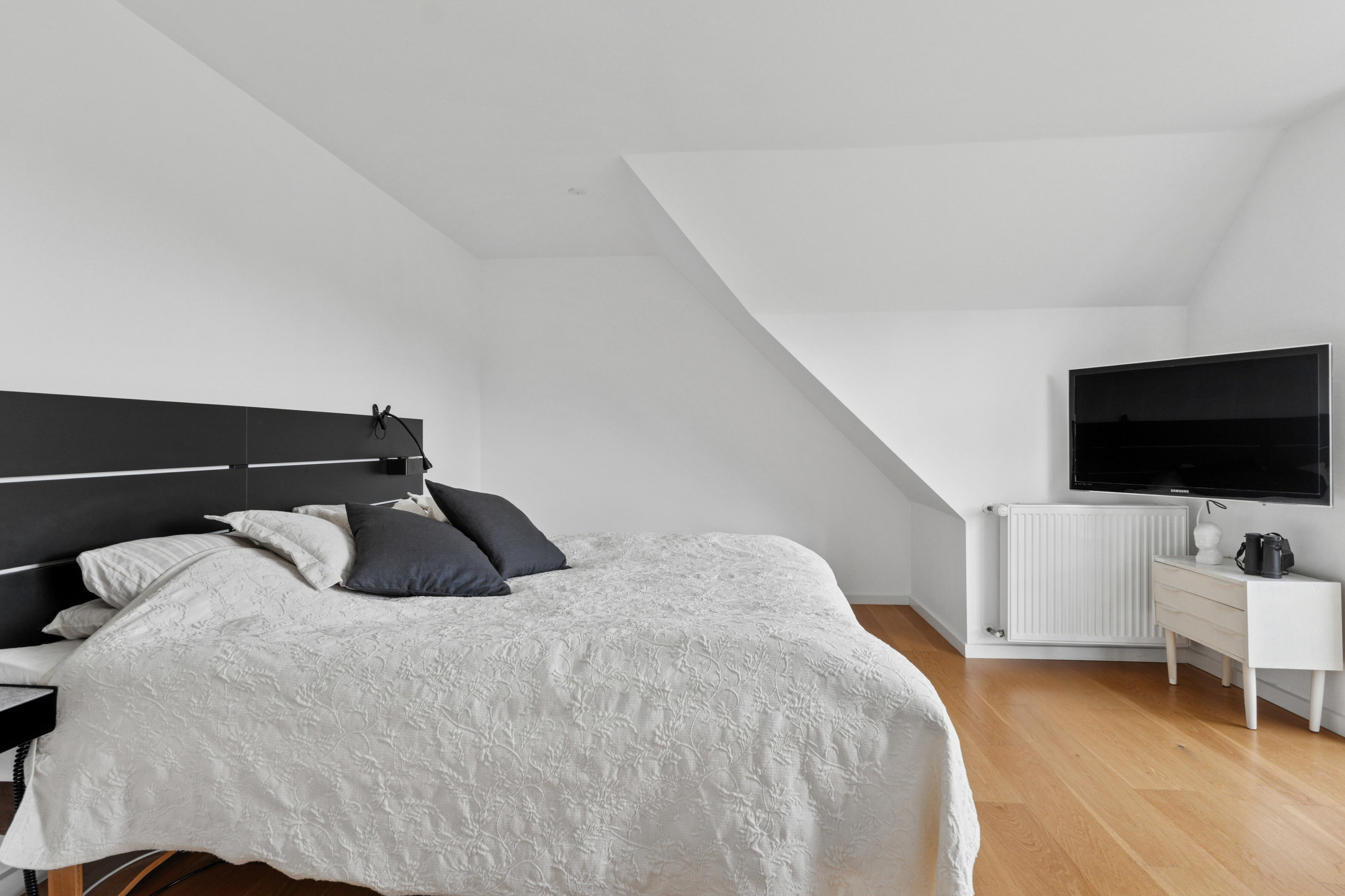 Fremhævet soveværelse billede i fuldskærmstilstand. Billede af Kærvænget 23, Astrup, 9800 Hjørring