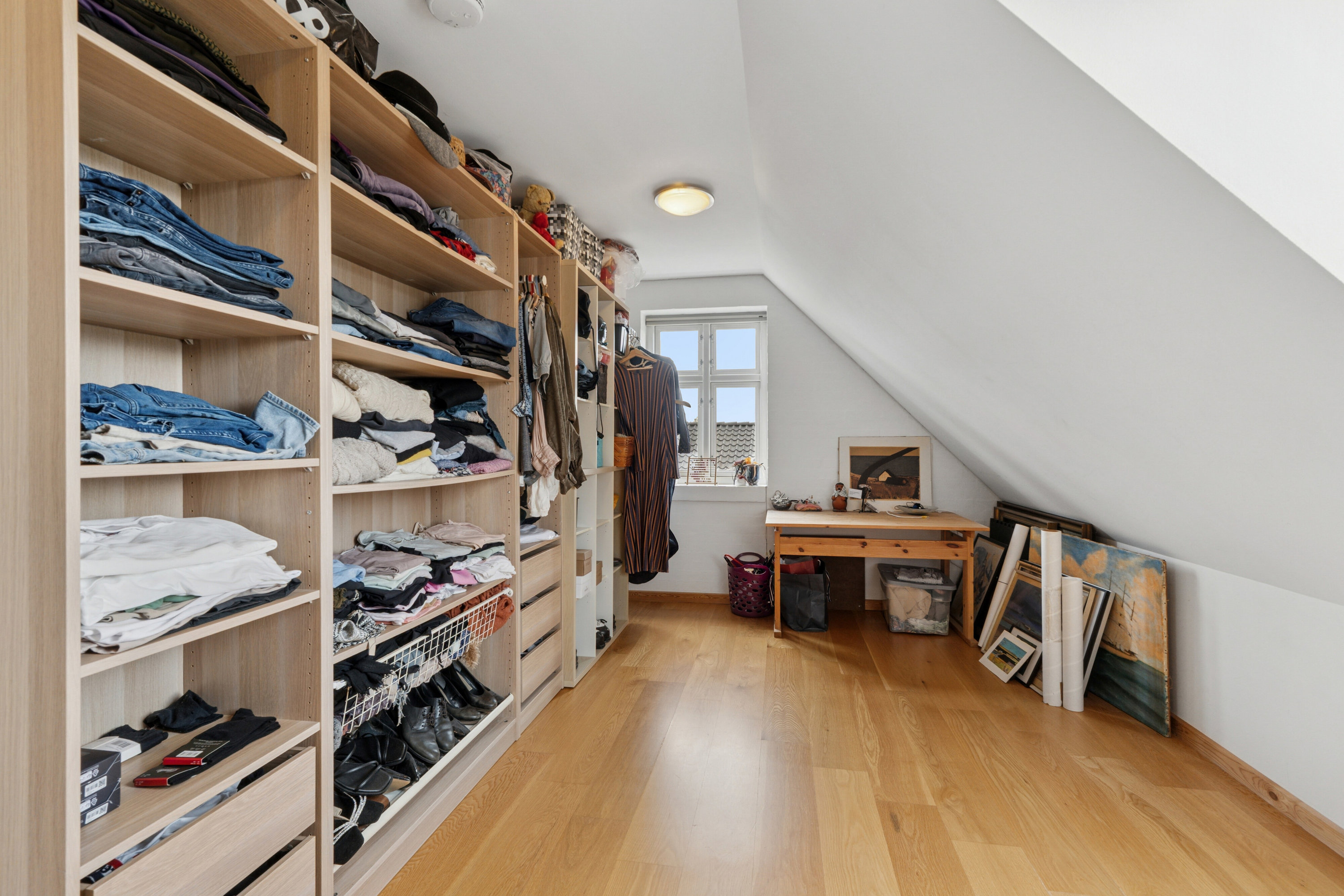 Fremhævet walk in closet billede i fuldskærmstilstand. Billede af Kærvænget 23, Astrup, 9800 Hjørring