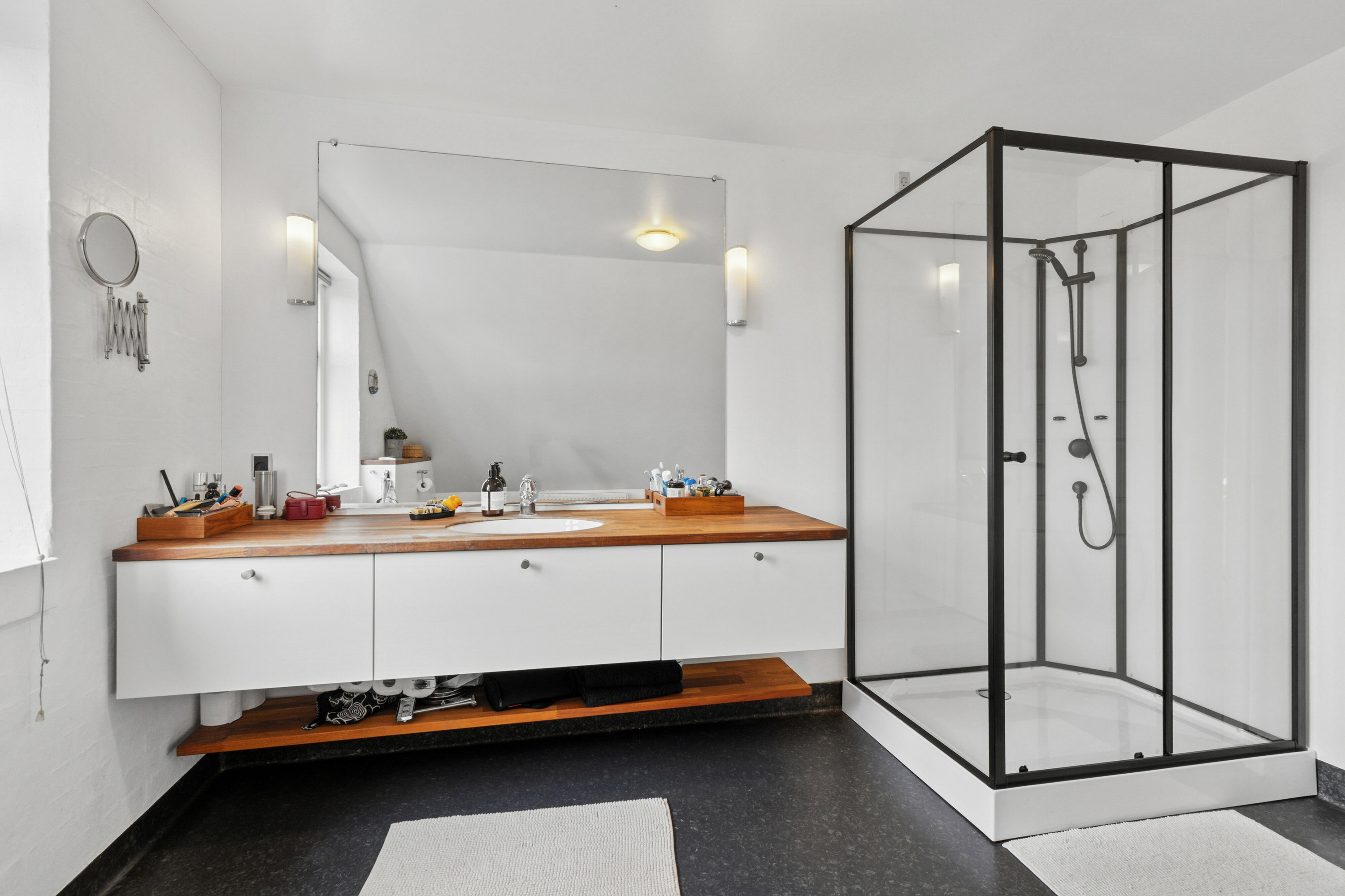 Fremhævet badeværelse billede i fuldskærmstilstand. Billede af Kærvænget 23, Astrup, 9800 Hjørring