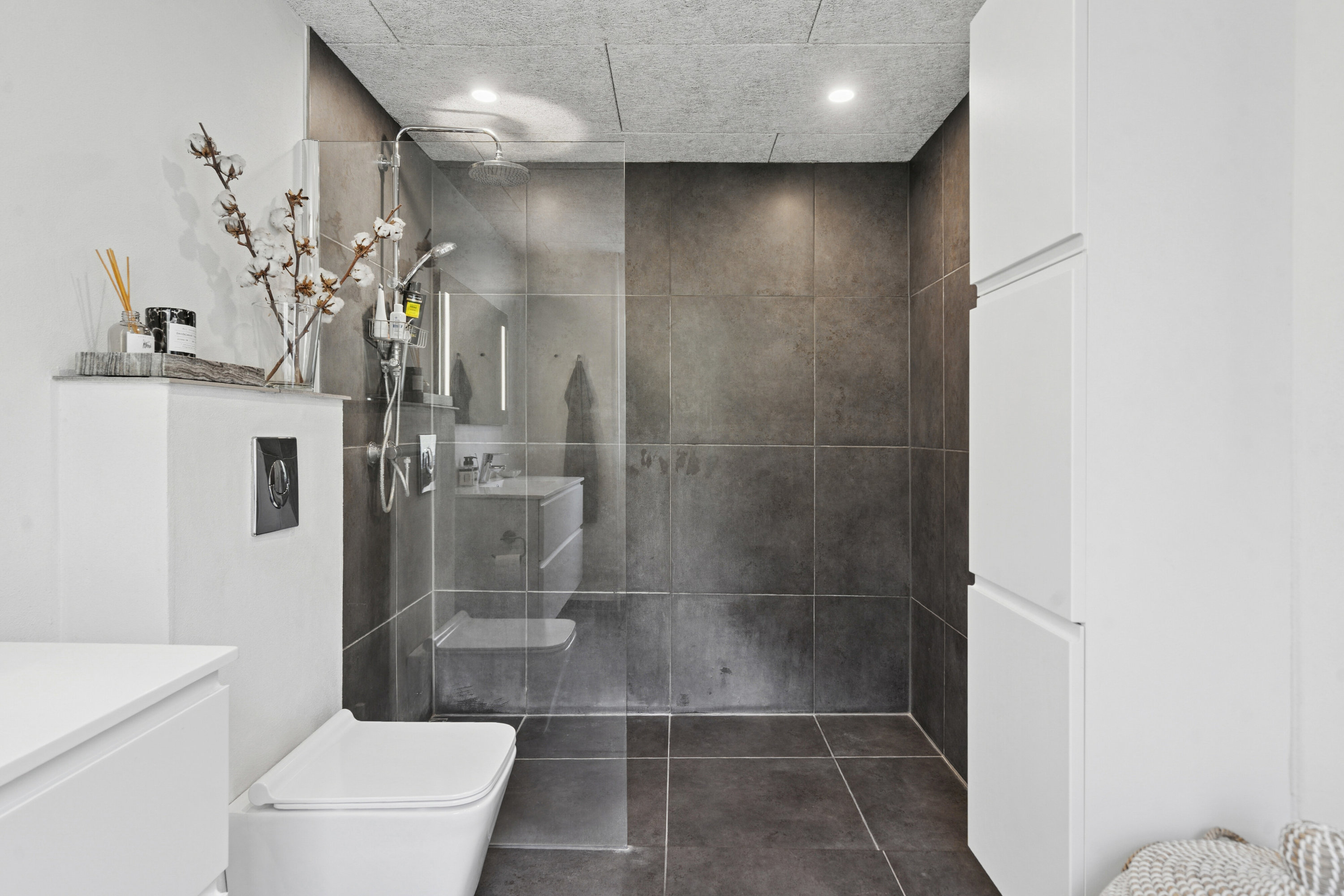 Fremhævet badeværelse billede i fuldskærmstilstand. Billede af Carlsen-Skiødts Vej 25, 5220 Odense SØ