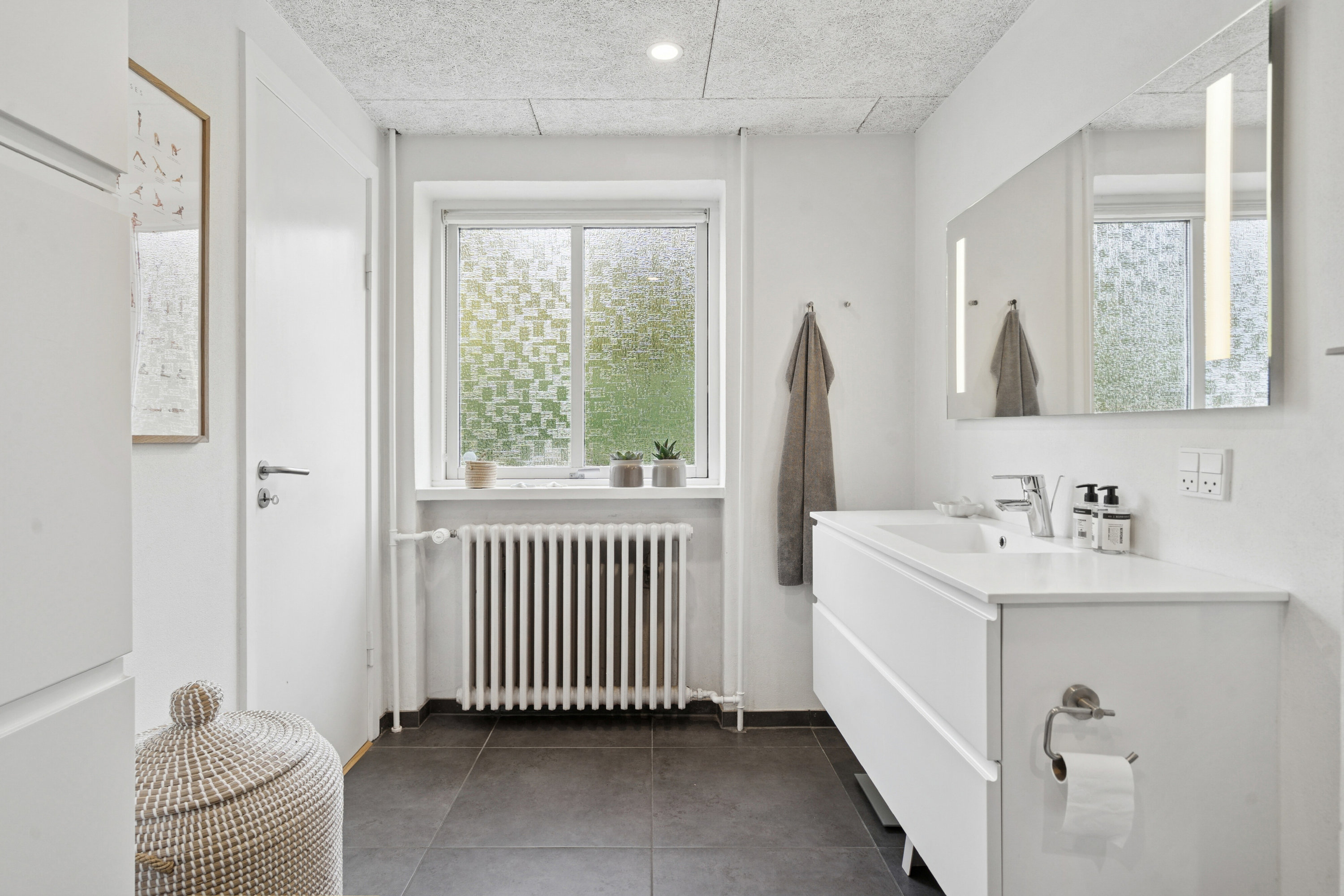 Fremhævet badeværelse billede i fuldskærmstilstand. Billede af Carlsen-Skiødts Vej 25, 5220 Odense SØ