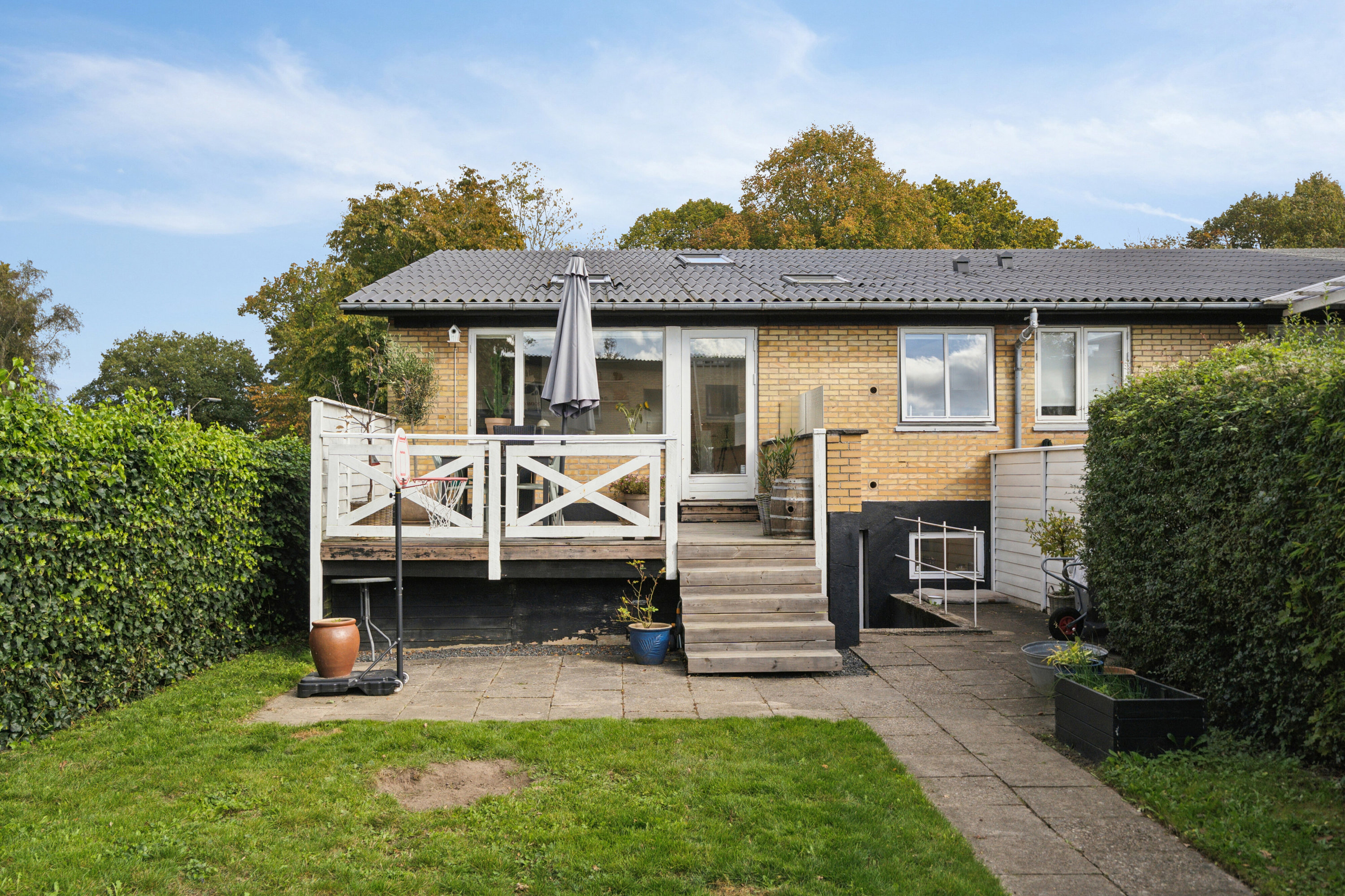 Fremhævet set fra haven billede i fuldskærmstilstand. Billede af Carlsen-Skiødts Vej 25, 5220 Odense SØ