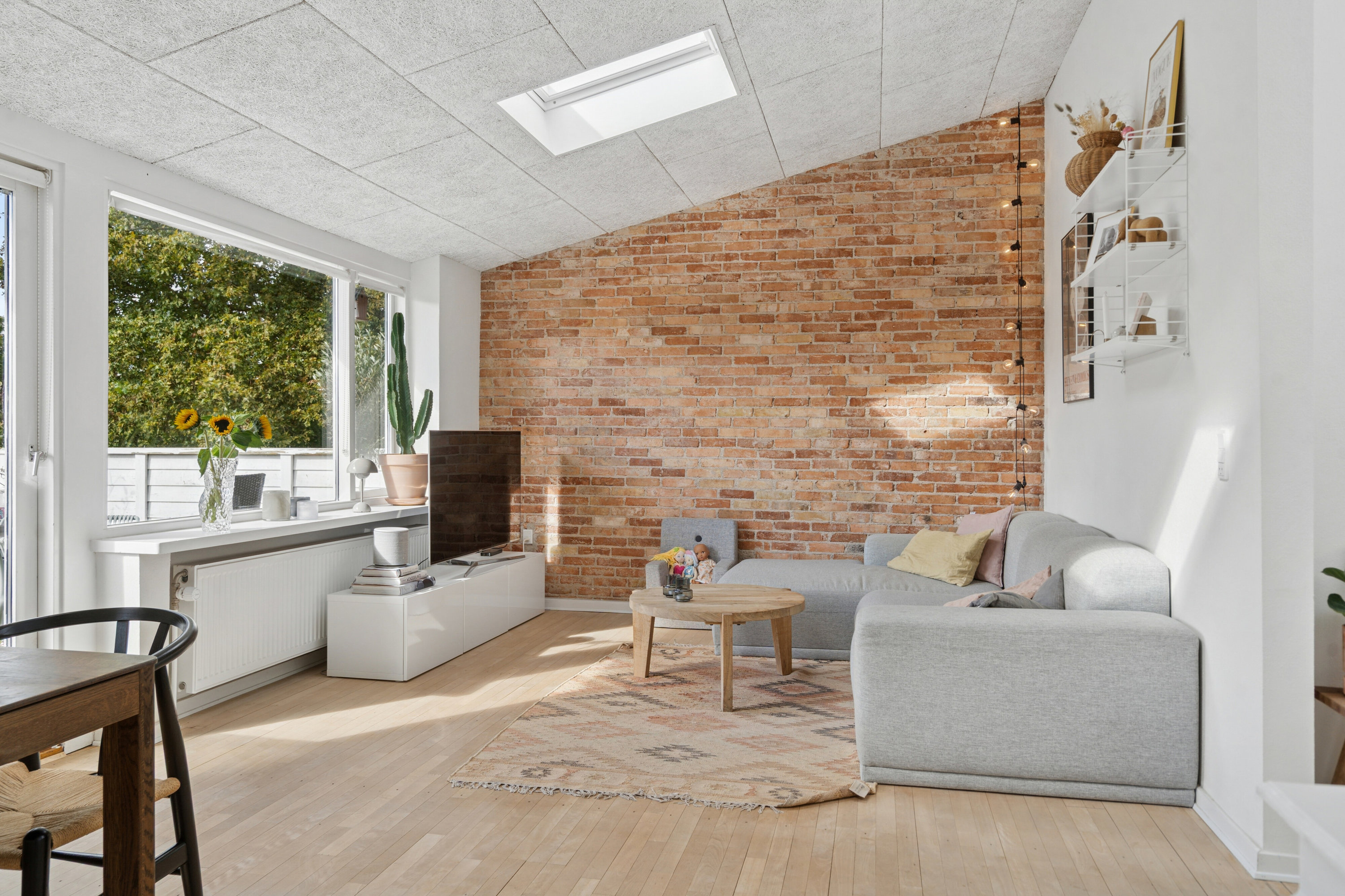 Fremhævet stue billede i fuldskærmstilstand. Billede af Carlsen-Skiødts Vej 25, 5220 Odense SØ