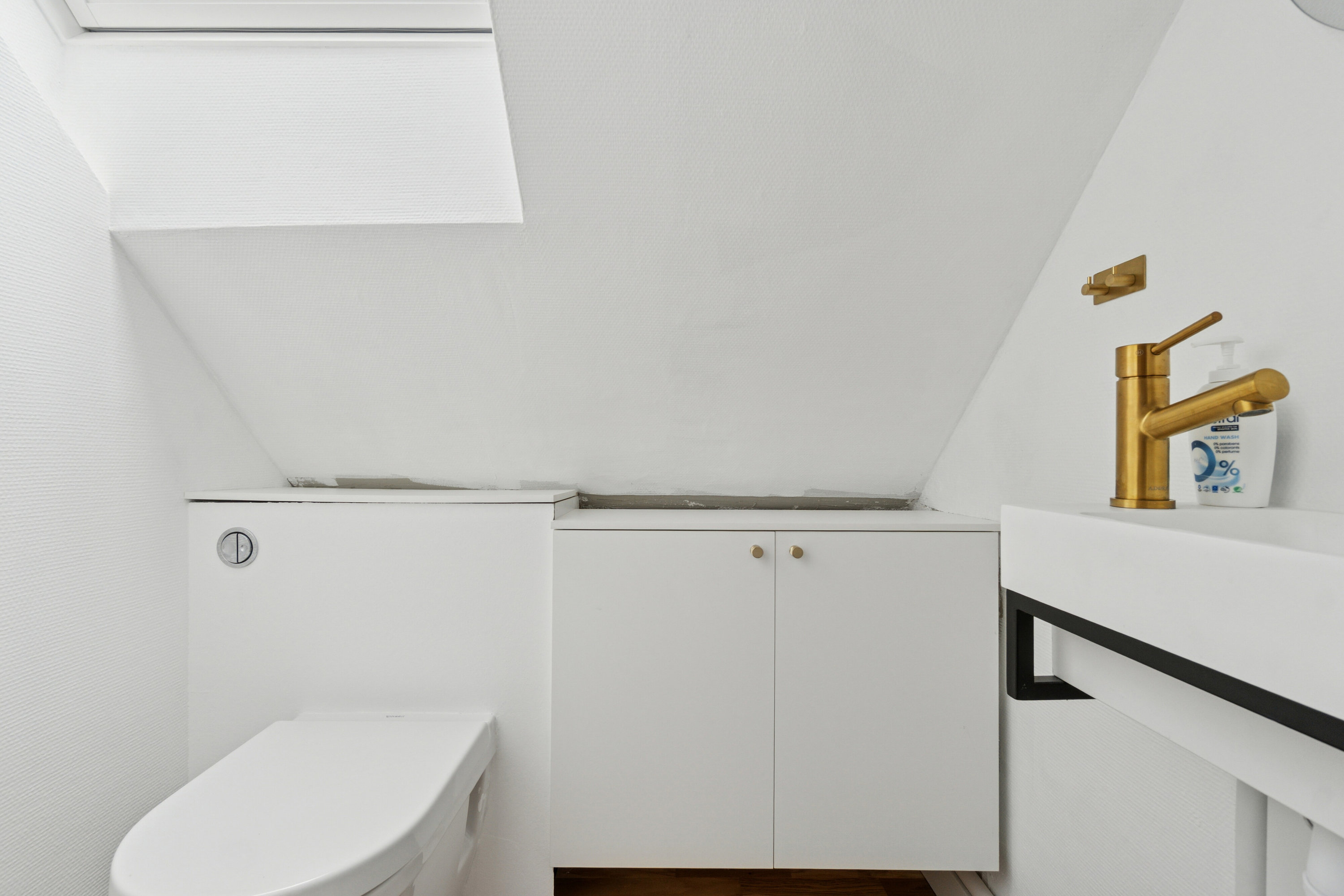 Fremhævet badeværelse billede i fuldskærmstilstand. Billede af Voldgade 35, Rønne, 3700 Rønne