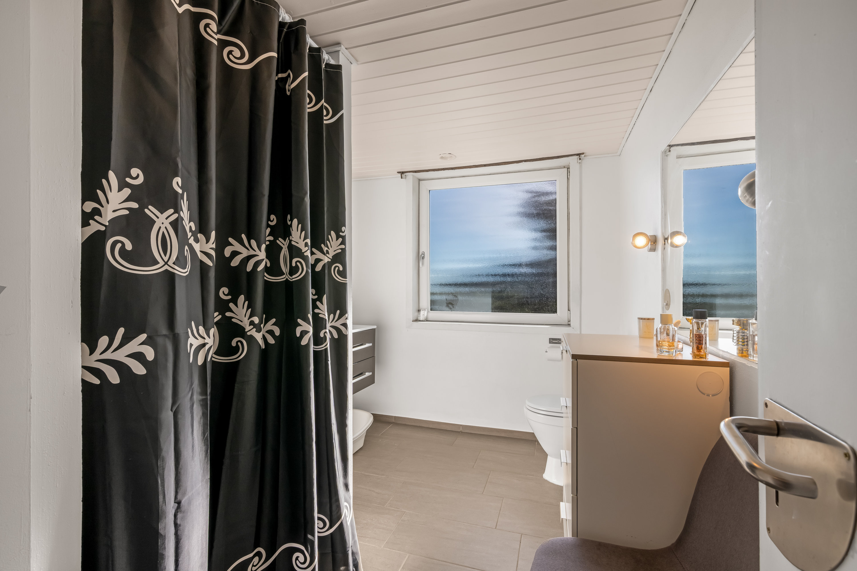 Fremhævet badeværelse billede i fuldskærmstilstand. Billede af Kildevej 10, 6971 Spjald