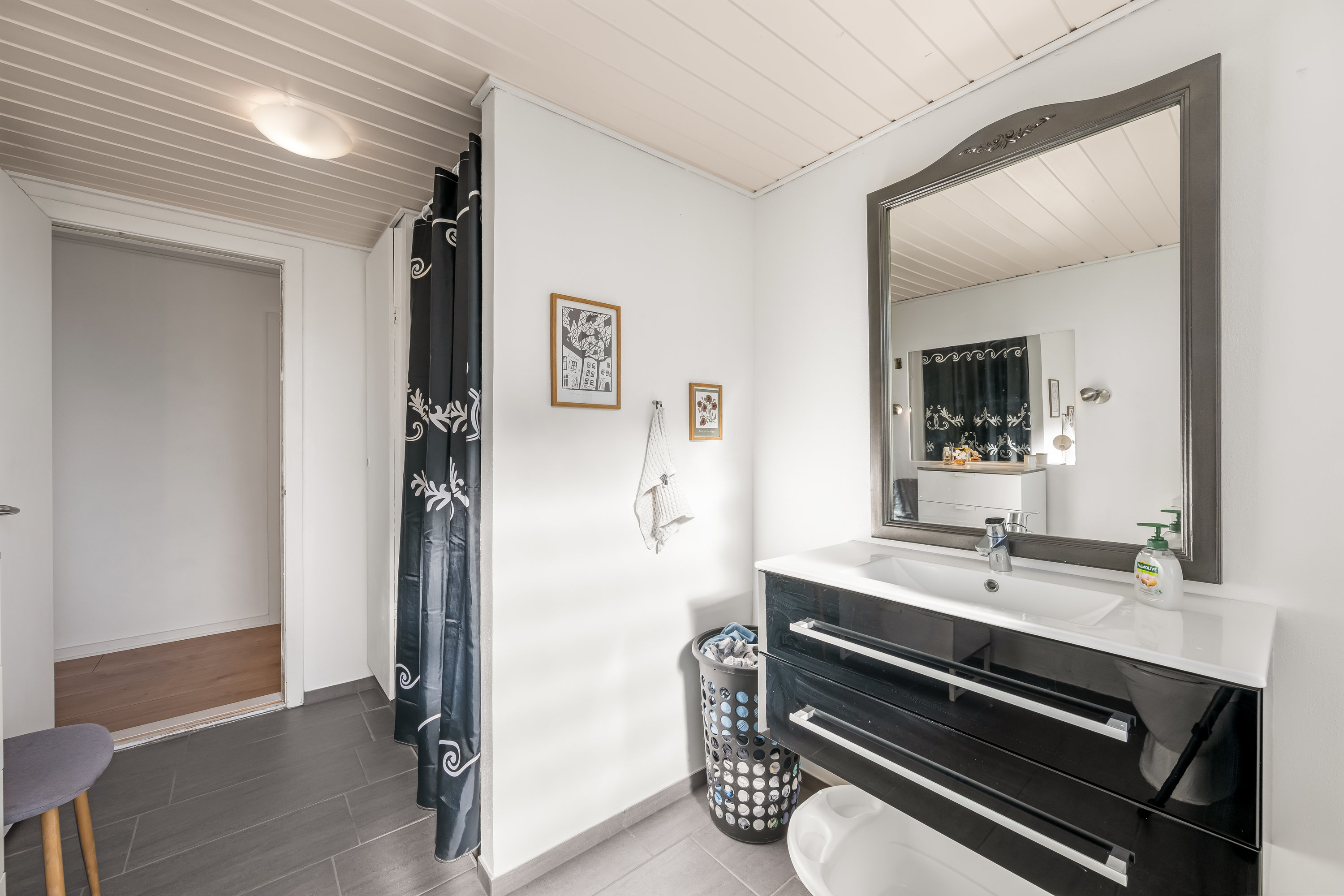 Fremhævet badeværelse billede i fuldskærmstilstand. Billede af Kildevej 10, 6971 Spjald