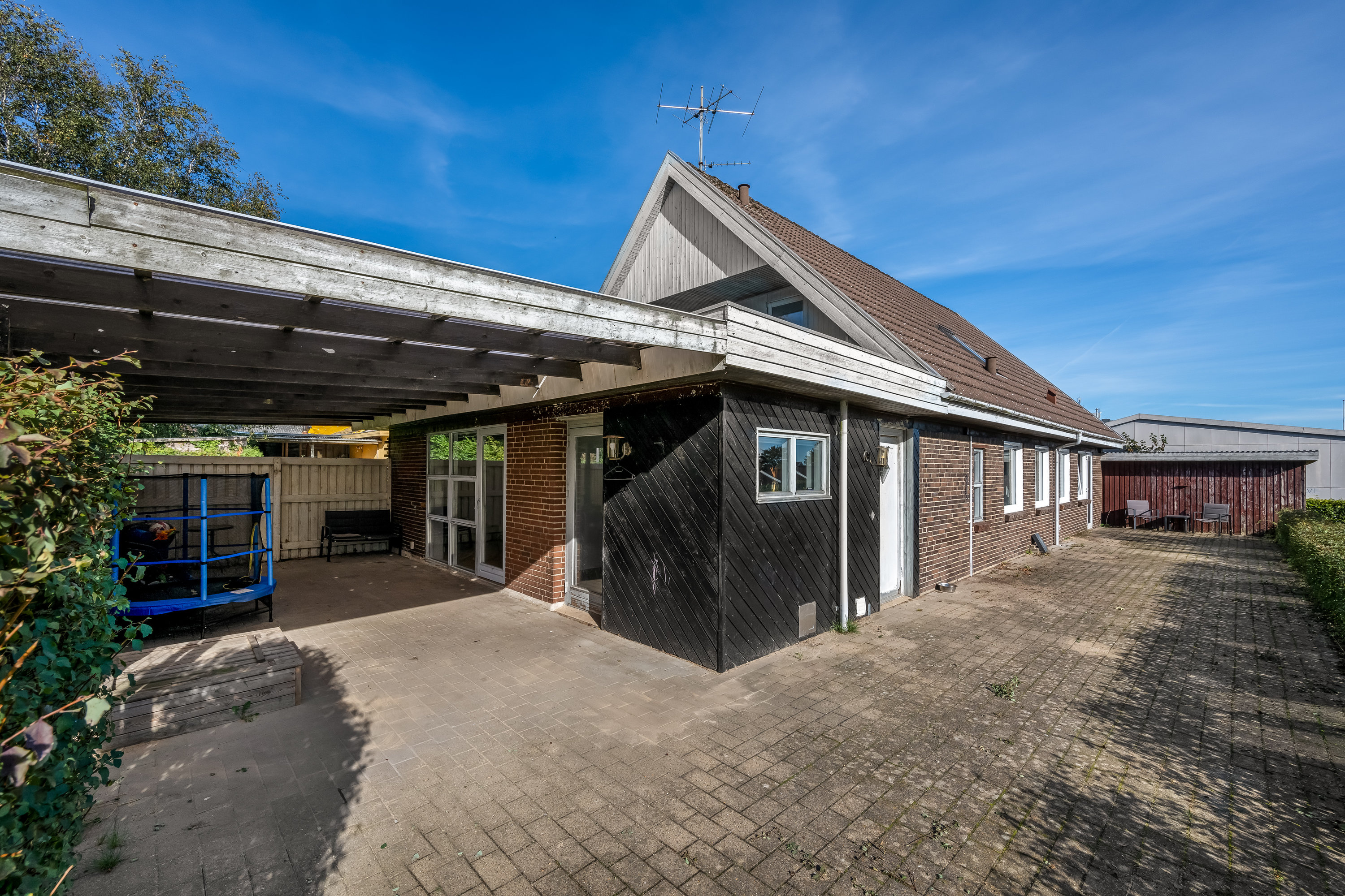 Fremhævet facade billede i fuldskærmstilstand. Billede af Kildevej 10, 6971 Spjald