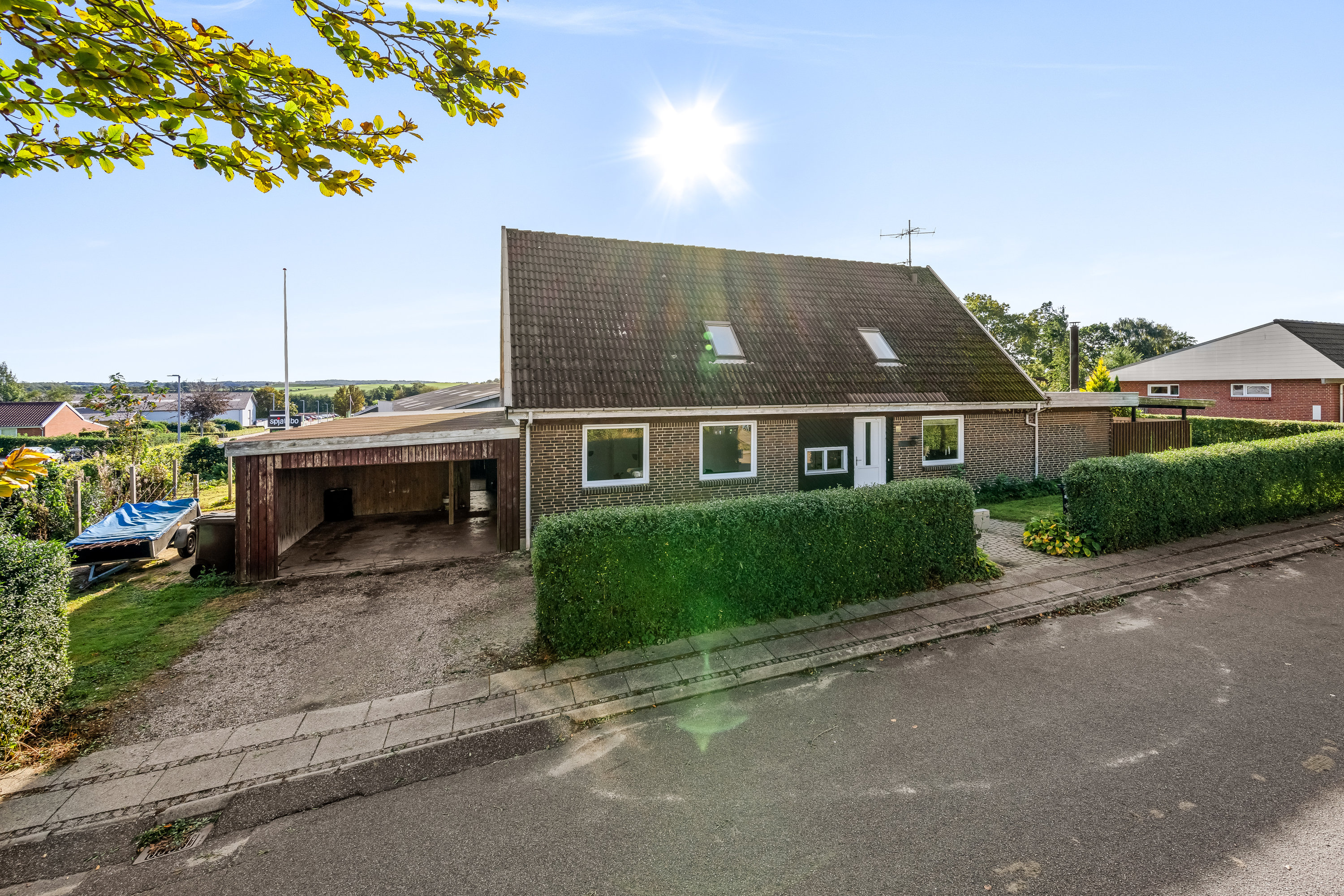 Fremhævet facade billede i fuldskærmstilstand. Billede af Kildevej 10, 6971 Spjald