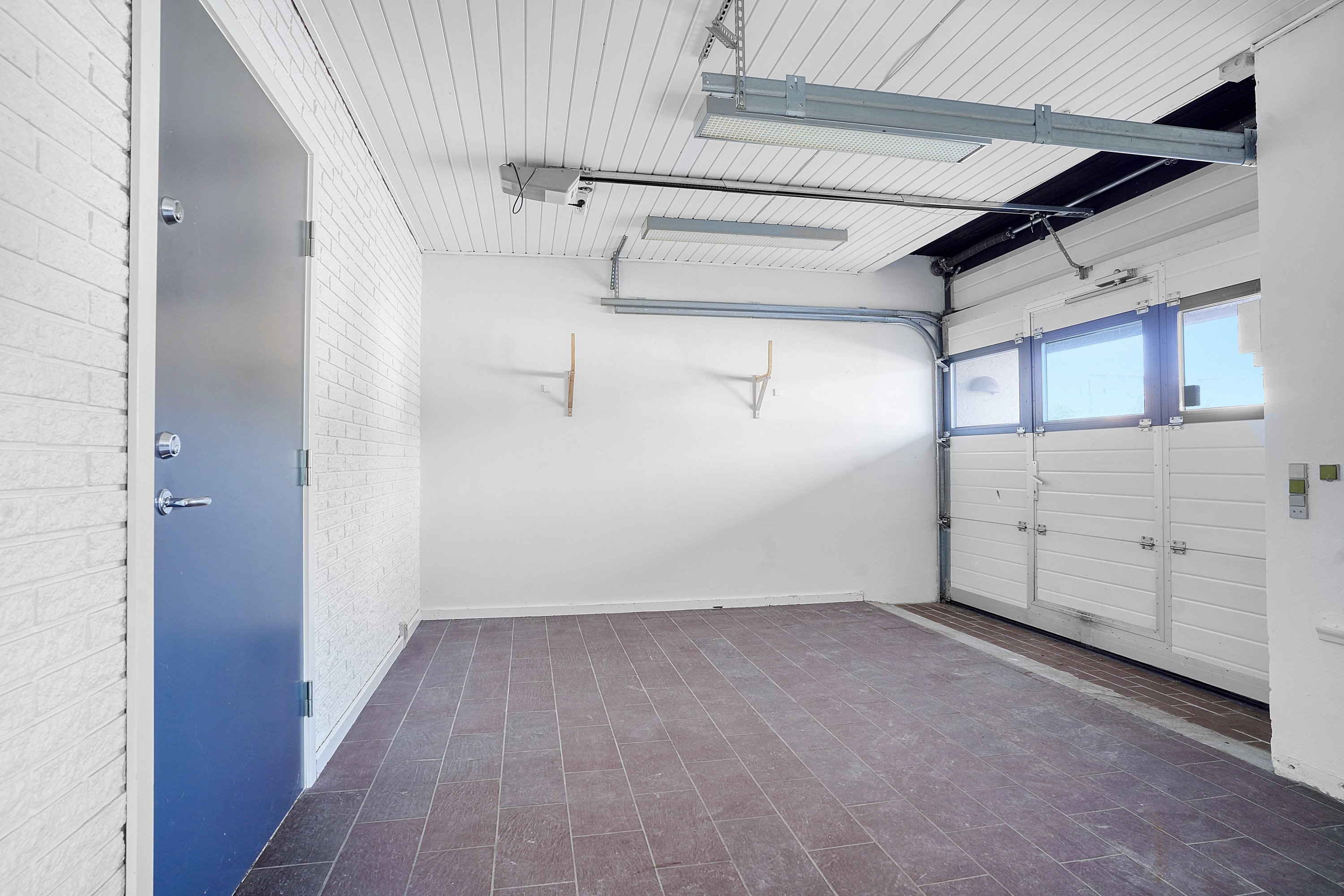 Fremhævet garage billede i fuldskærmstilstand. Billede af Bakkegårdsvej 311, 3050 Humlebæk