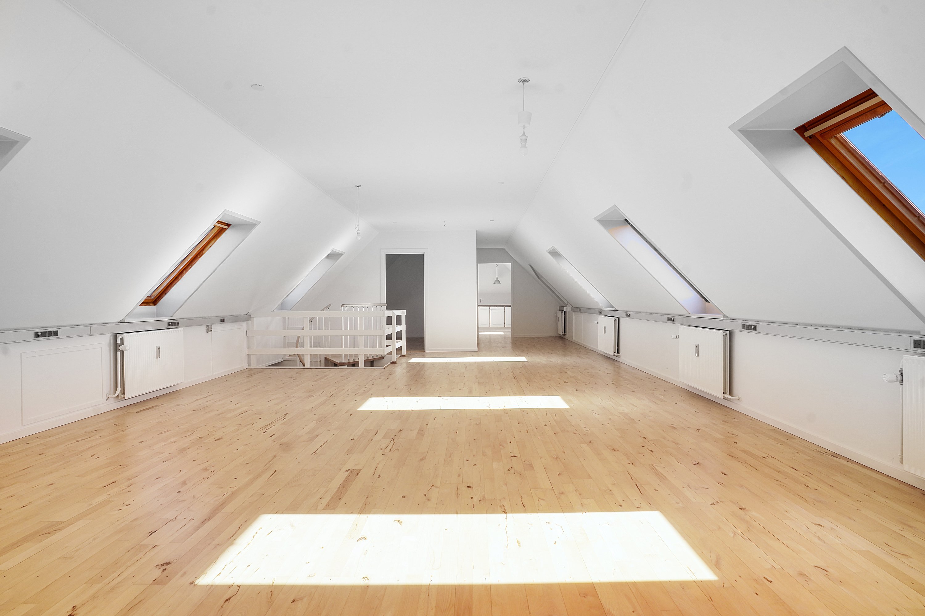 Fremhævet 1. sal billede i fuldskærmstilstand. Billede af Bakkegårdsvej 311, 3050 Humlebæk