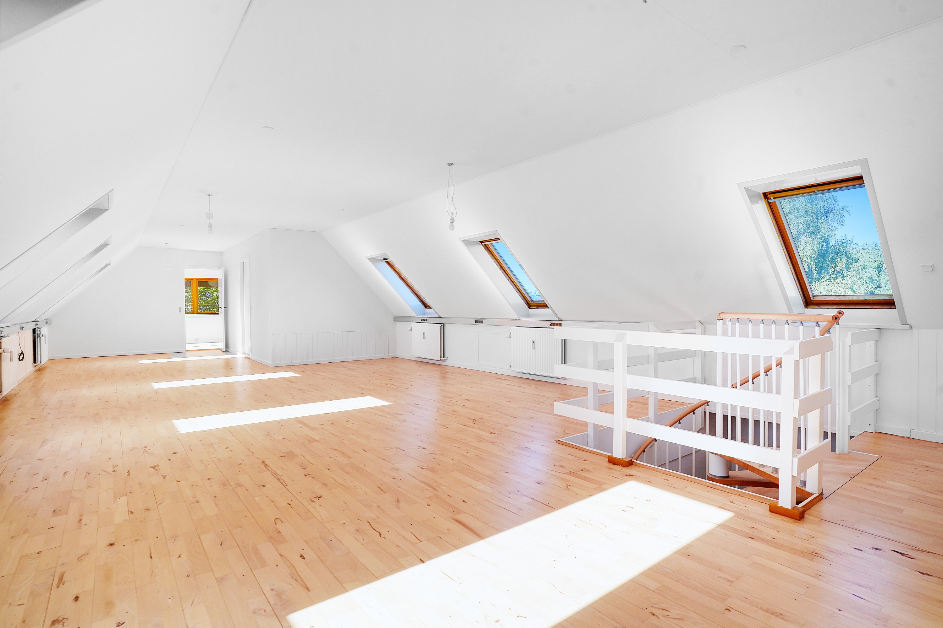 Fremhævet 1. sal billede i fuldskærmstilstand. Billede af Bakkegårdsvej 311, 3050 Humlebæk