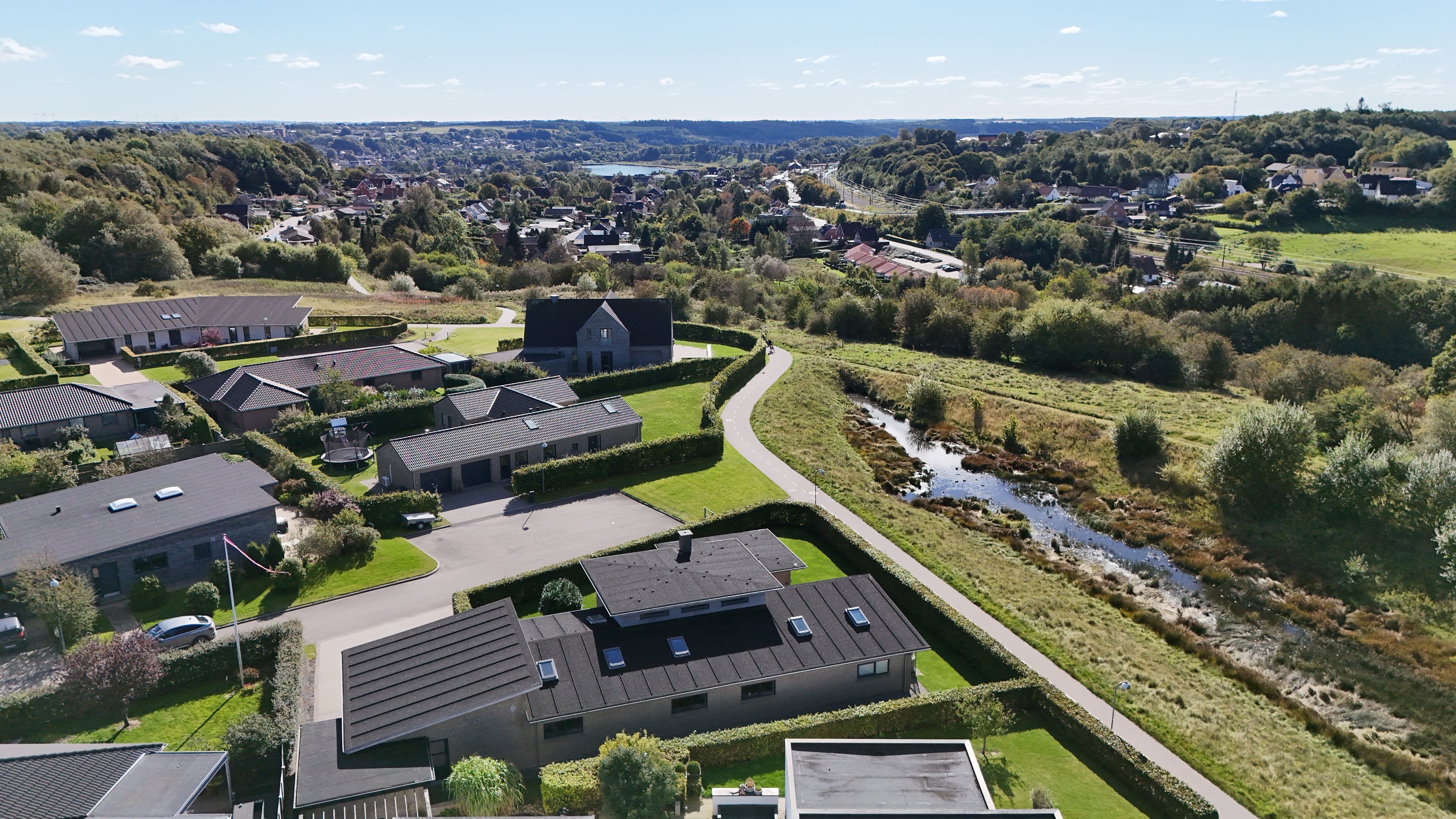 Fremhævet luftfoto billede i fuldskærmstilstand. Billede af Hostrupkrogen 26, 9500 Hobro