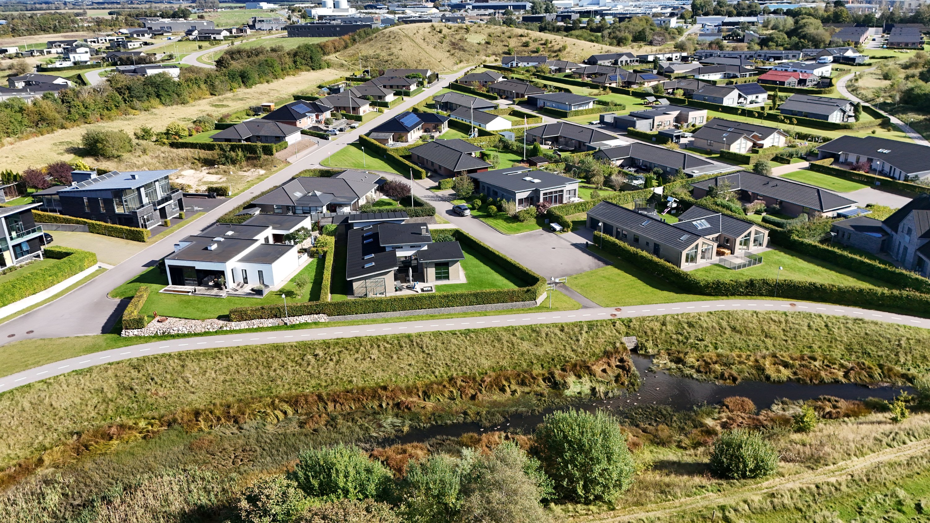 Fremhævet luftfoto billede i fuldskærmstilstand. Billede af Hostrupkrogen 26, 9500 Hobro