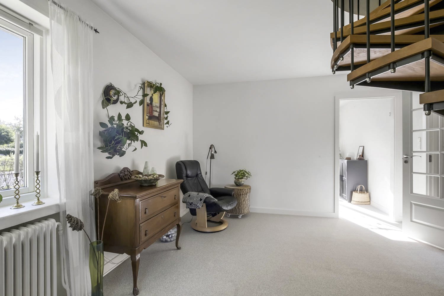 Fremhævet stue billede i fuldskærmstilstand. Billede af Kirkevej 21, Pindstrup, 8550 Ryomgård