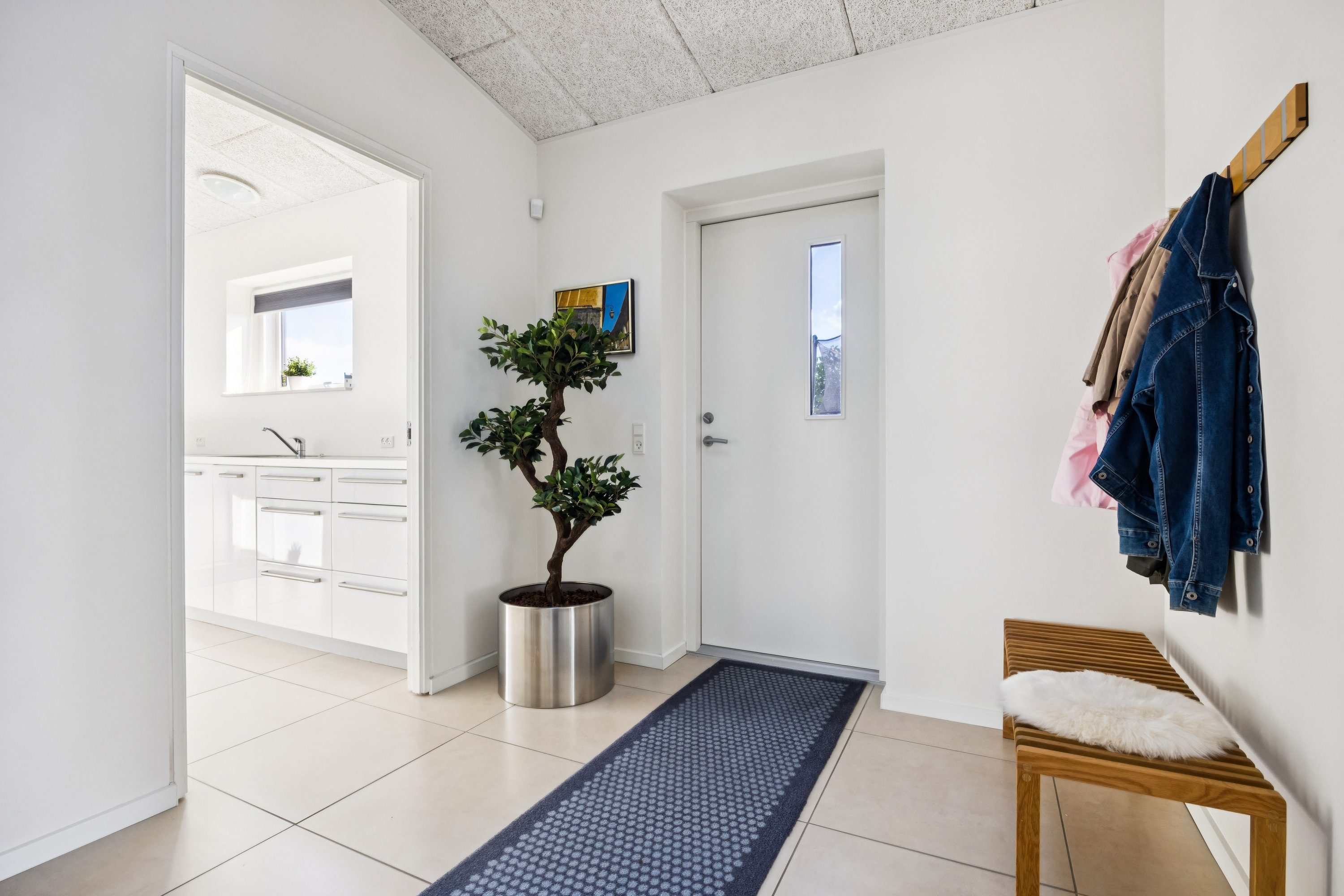 Fremhævet entré billede i fuldskærmstilstand. Billede af Hostrupkrogen 26, 9500 Hobro