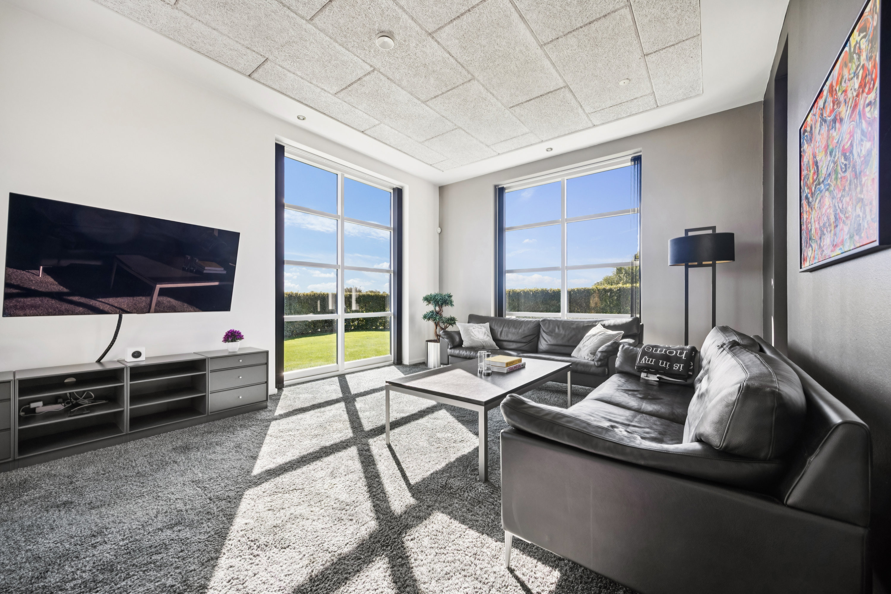 Fremhævet stue billede i fuldskærmstilstand. Billede af Hostrupkrogen 26, 9500 Hobro