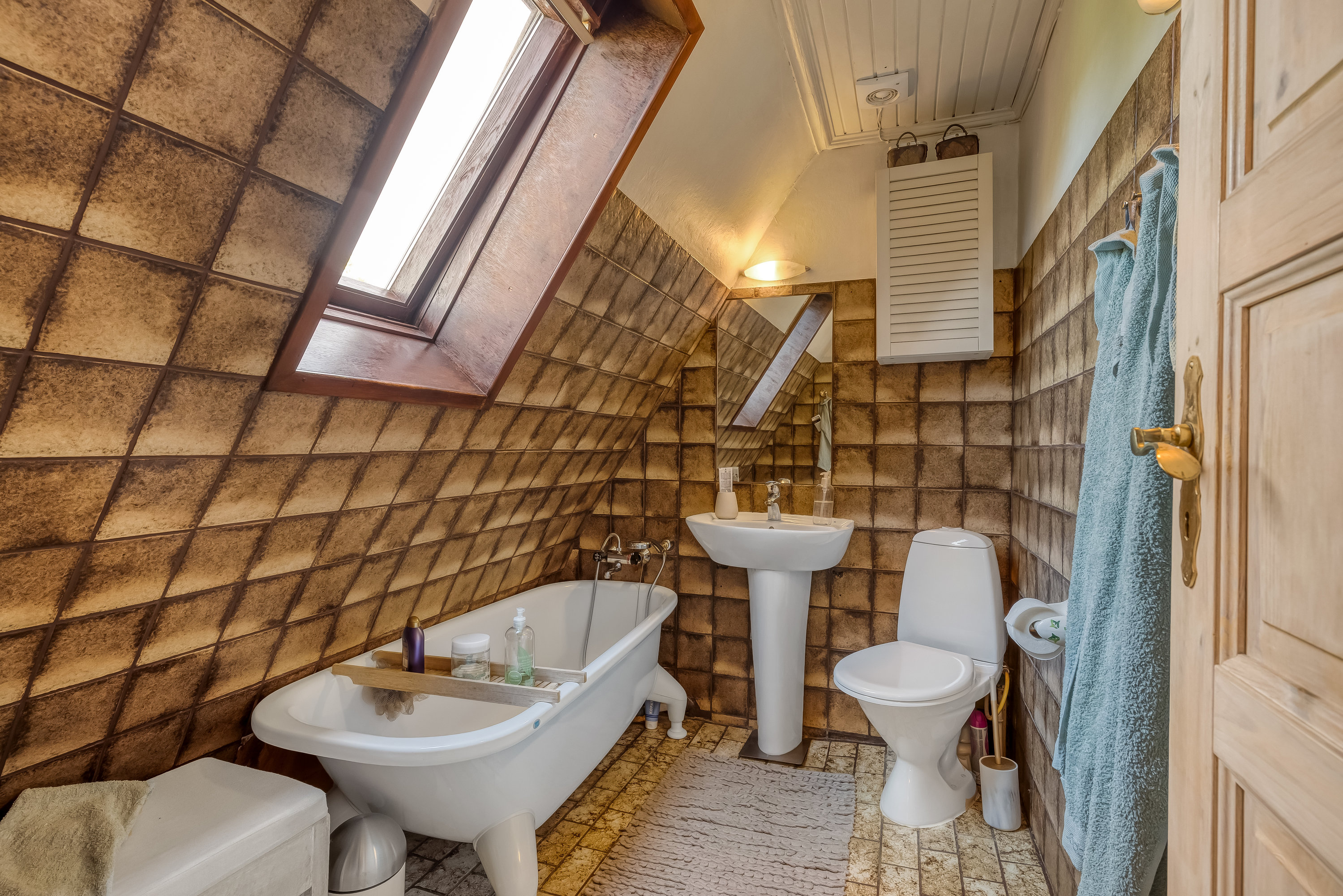 Fremhævet badeværelse billede i fuldskærmstilstand. Billede af Vikkevej 16, 7500 Holstebro