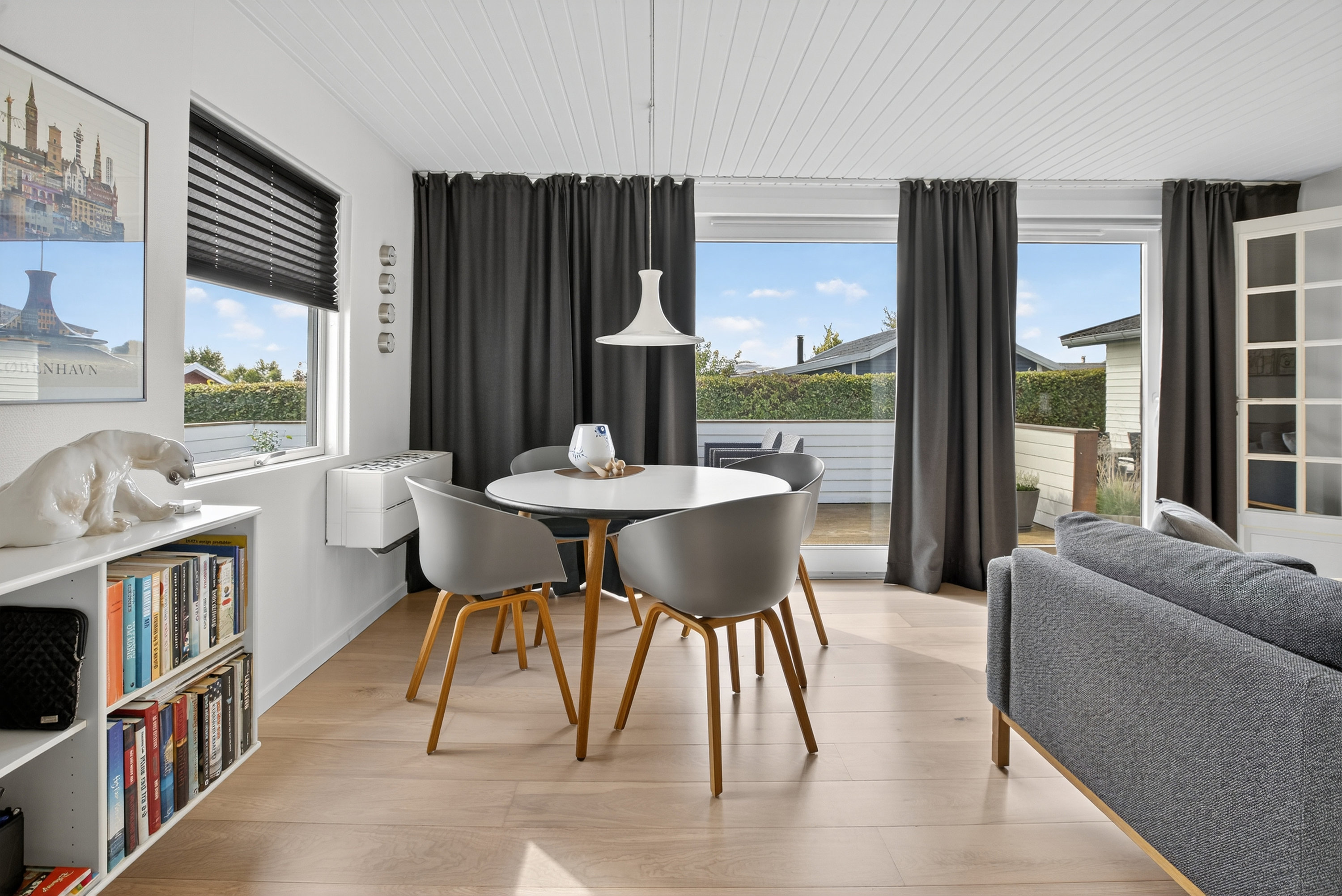 Fremhævet stue billede i fuldskærmstilstand. Billede af Rønstrupvej 143, Of Ågerup, 2750 Ballerup