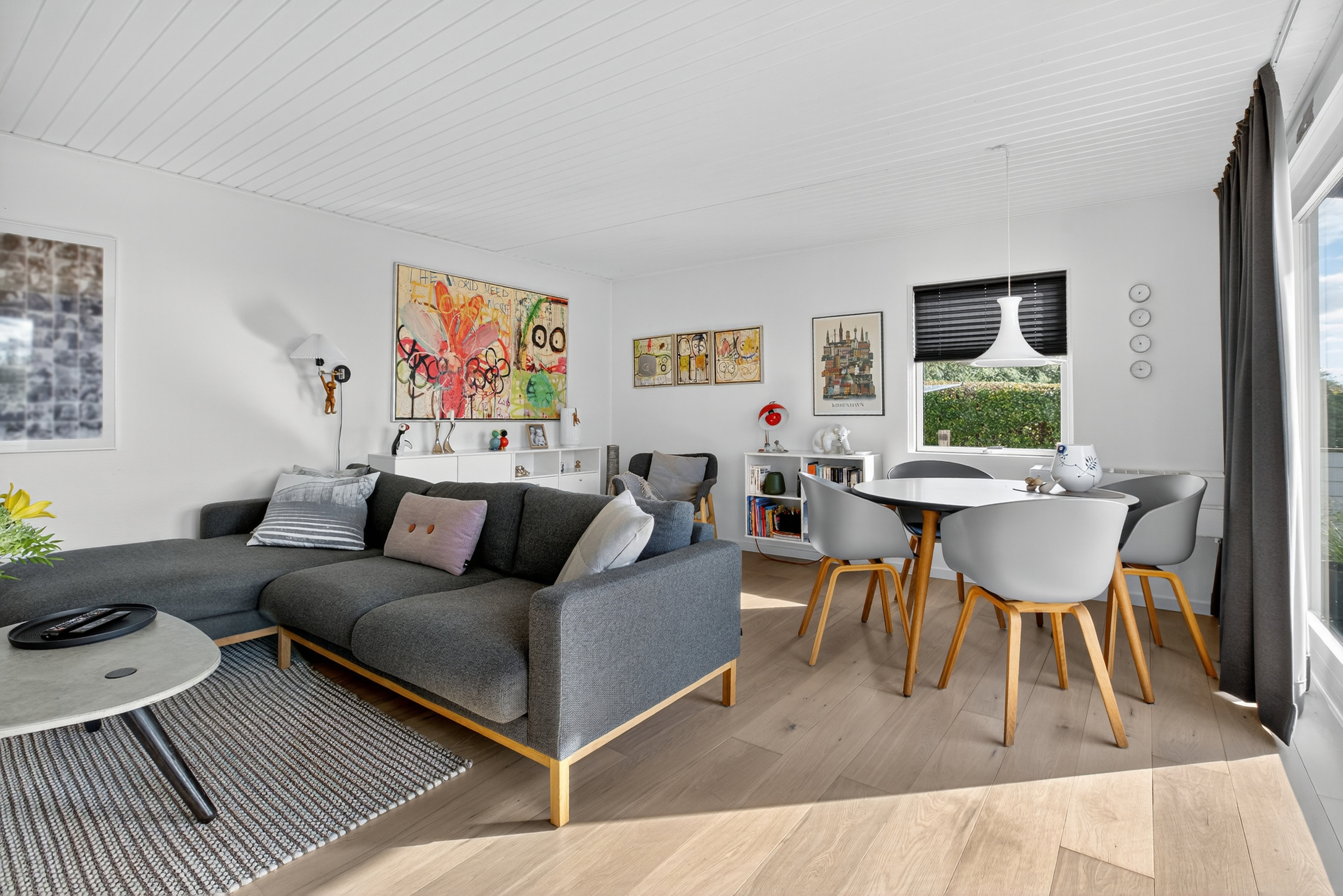 Fremhævet stue billede i fuldskærmstilstand. Billede af Rønstrupvej 143, Of Ågerup, 2750 Ballerup