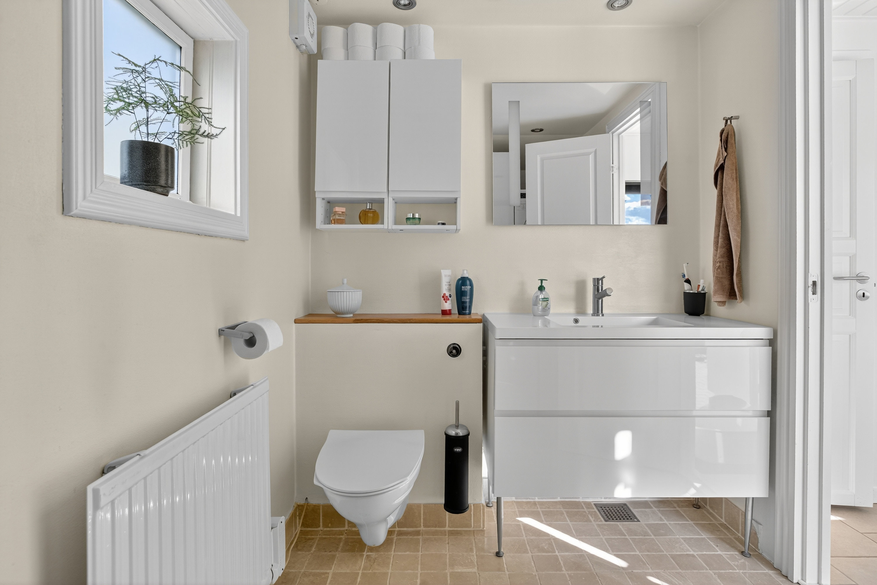 Fremhævet toilet / bad billede i fuldskærmstilstand. Billede af Rønstrupvej 143, Of Ågerup, 2750 Ballerup