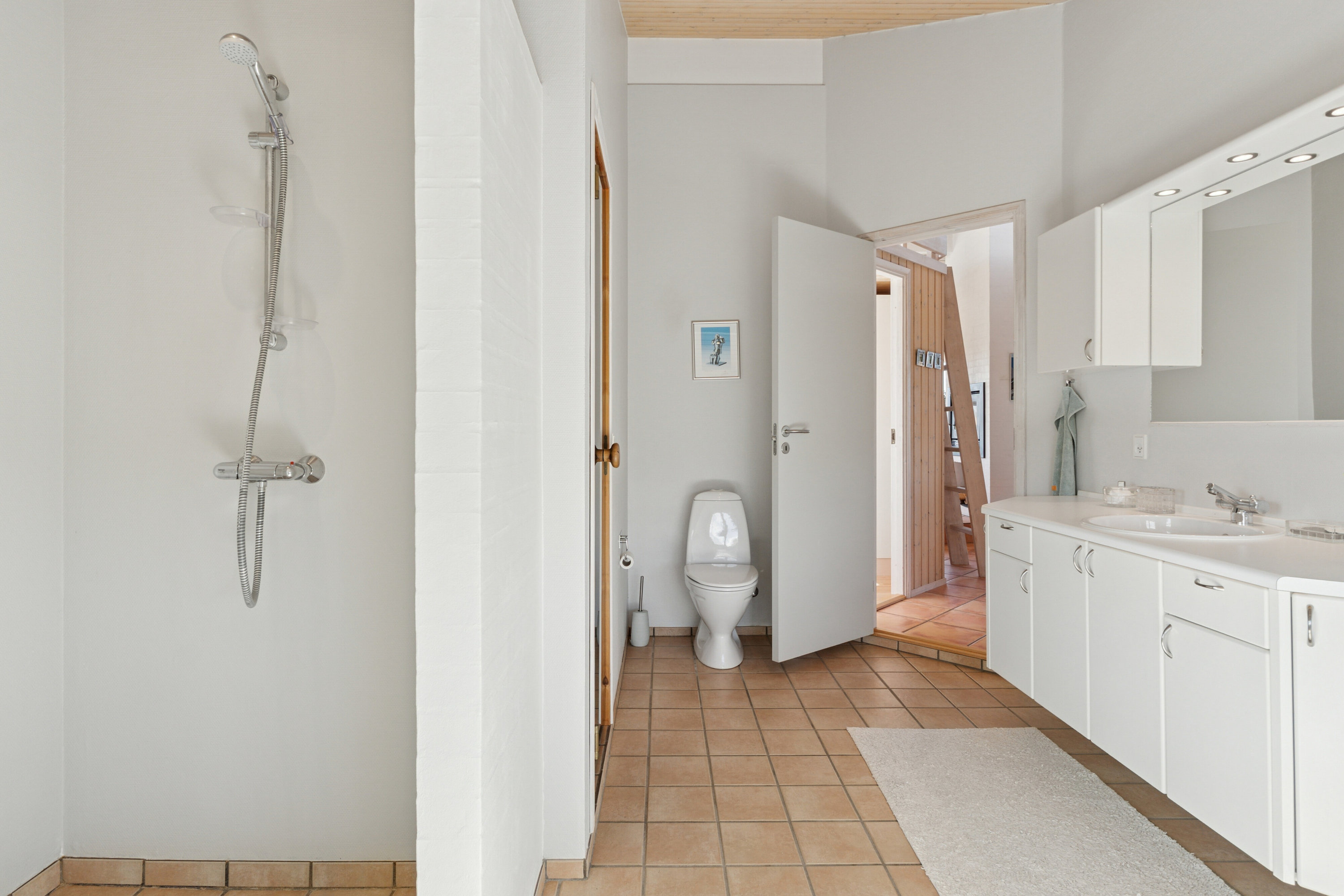 Fremhævet badeværelse billede i fuldskærmstilstand. Billede af Folstedvej 42, Tversted, 9881 Bindslev