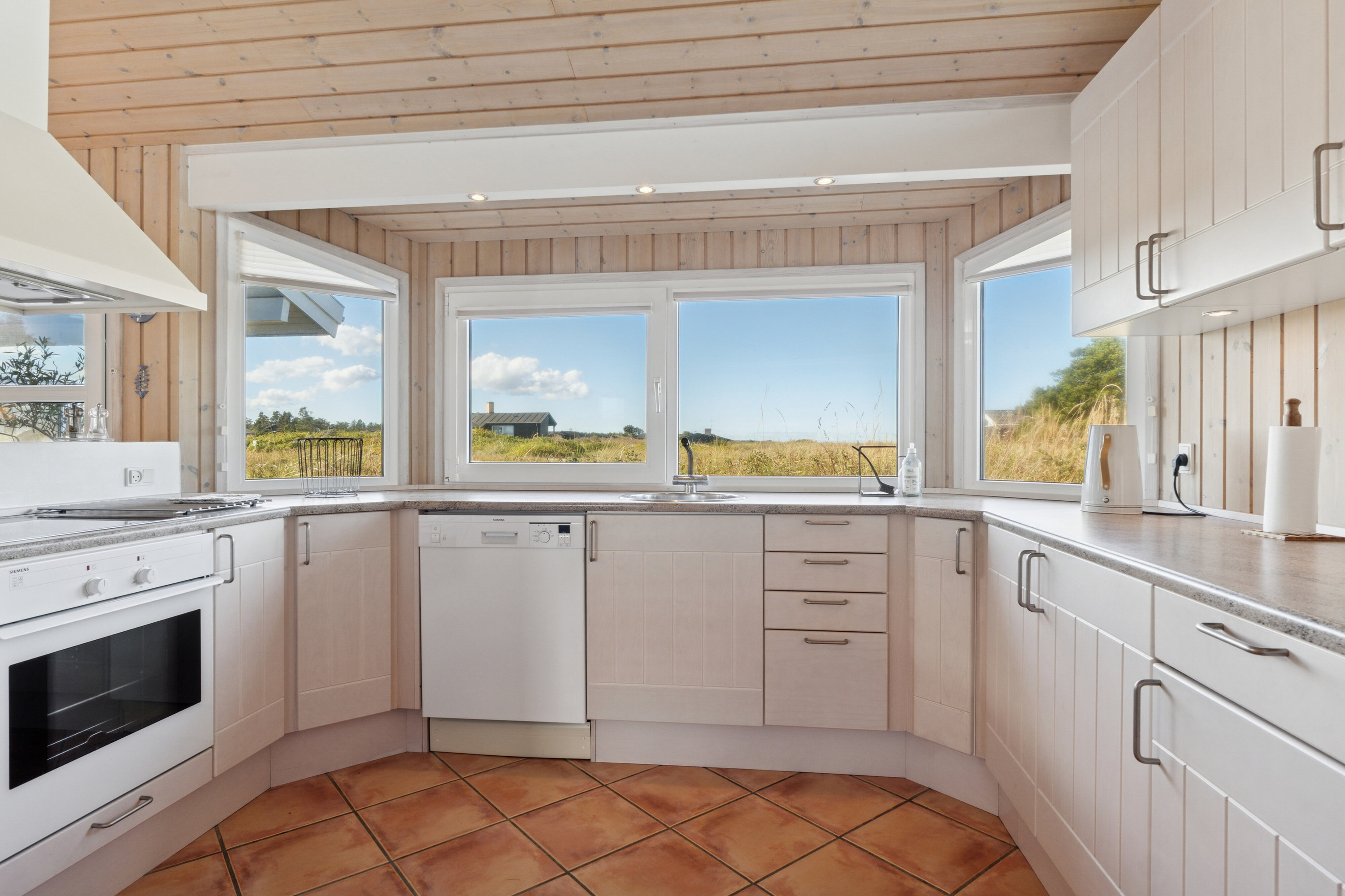 Fremhævet køkken billede i fuldskærmstilstand. Billede af Folstedvej 42, Tversted, 9881 Bindslev