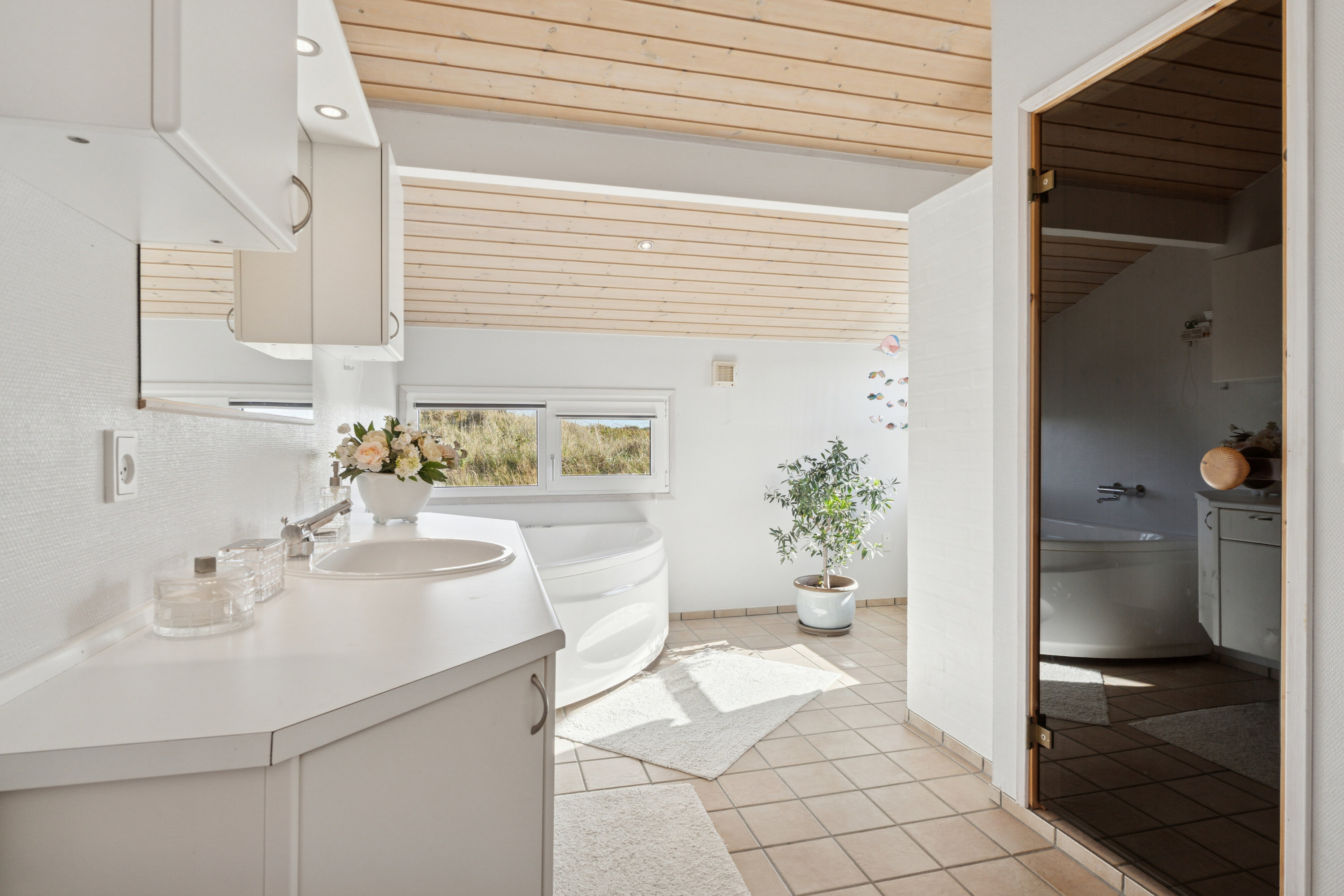 Fremhævet badeværelse billede i fuldskærmstilstand. Billede af Folstedvej 42, Tversted, 9881 Bindslev