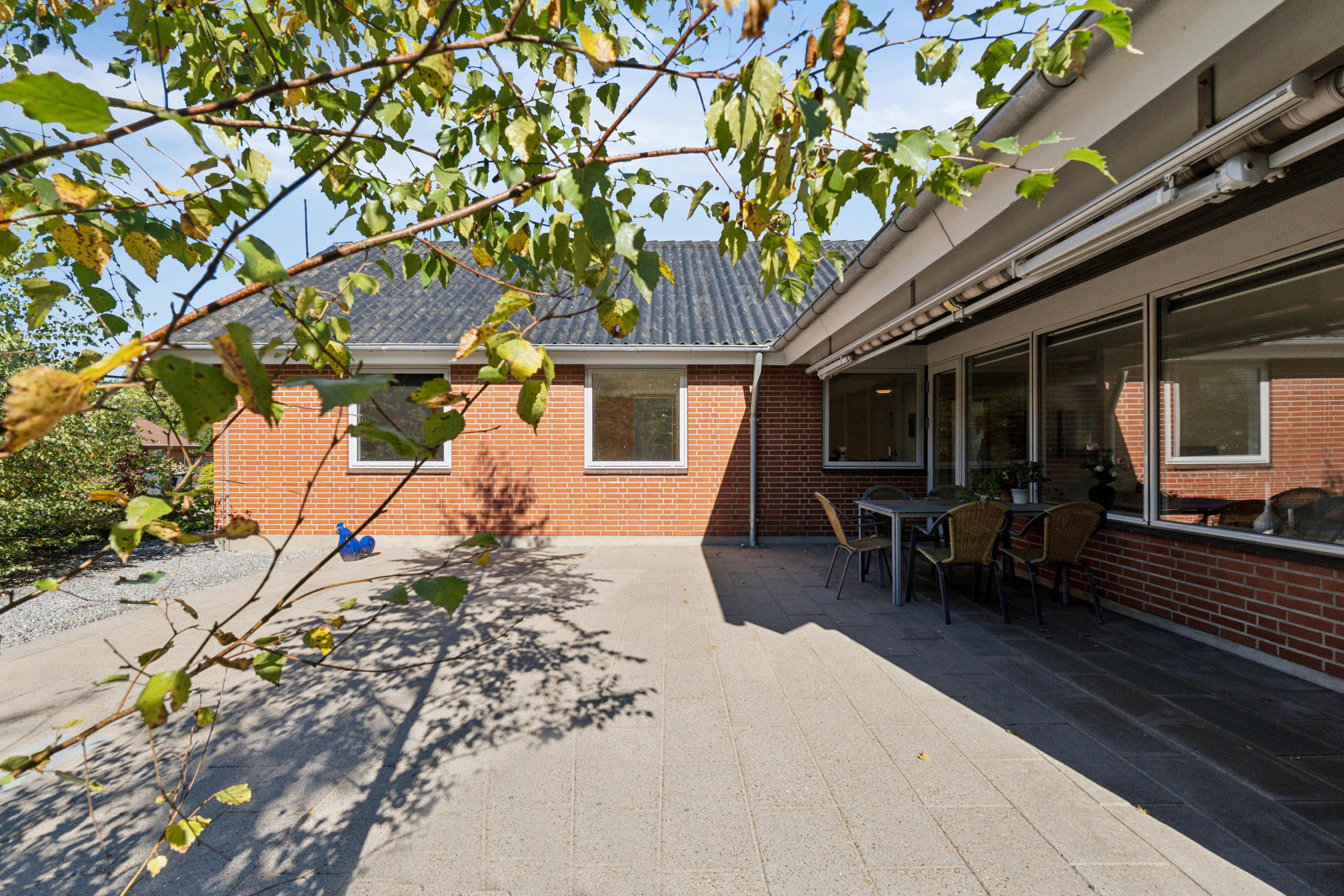 Fremhævet set fra vejen billede i fuldskærmstilstand. Billede af Skovvænget 13, 6630 Rødding