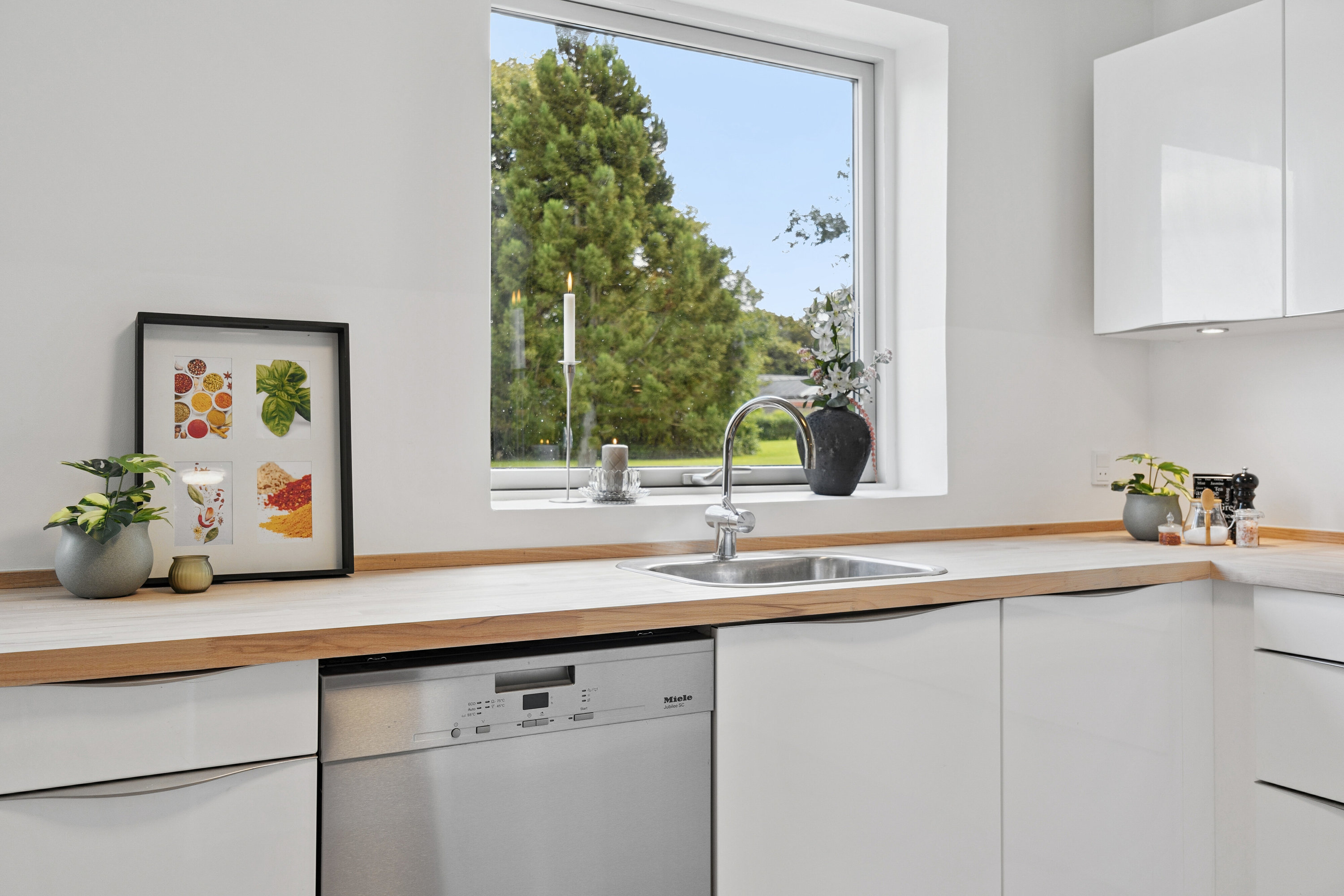 Fremhævet køkken billede i fuldskærmstilstand. Billede af Skovvænget 13, 6630 Rødding