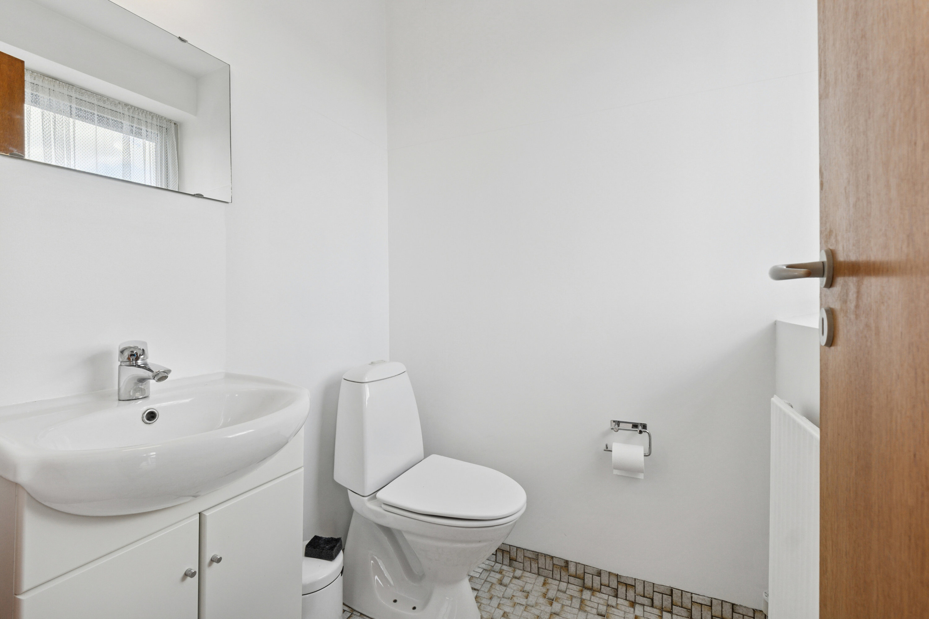 Fremhævet badeværelse billede i fuldskærmstilstand. Billede af Skovvænget 13, 6630 Rødding