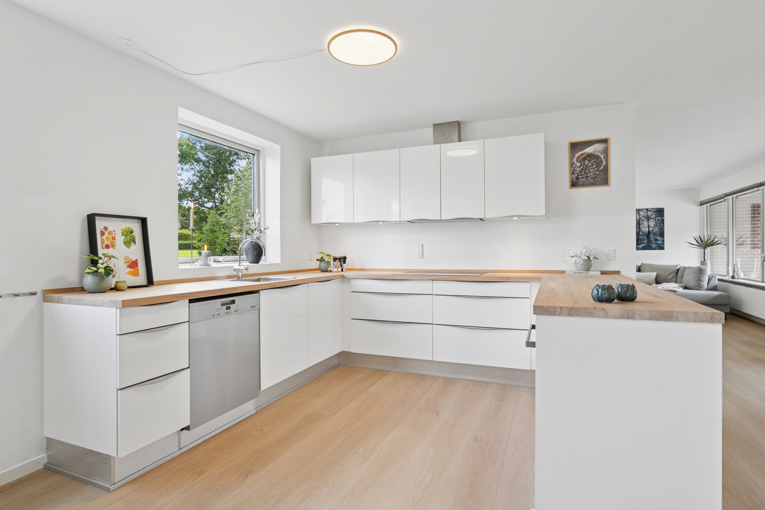 Miniaturebillede 2: køkken. Billede af Skovvænget 13, 6630 Rødding