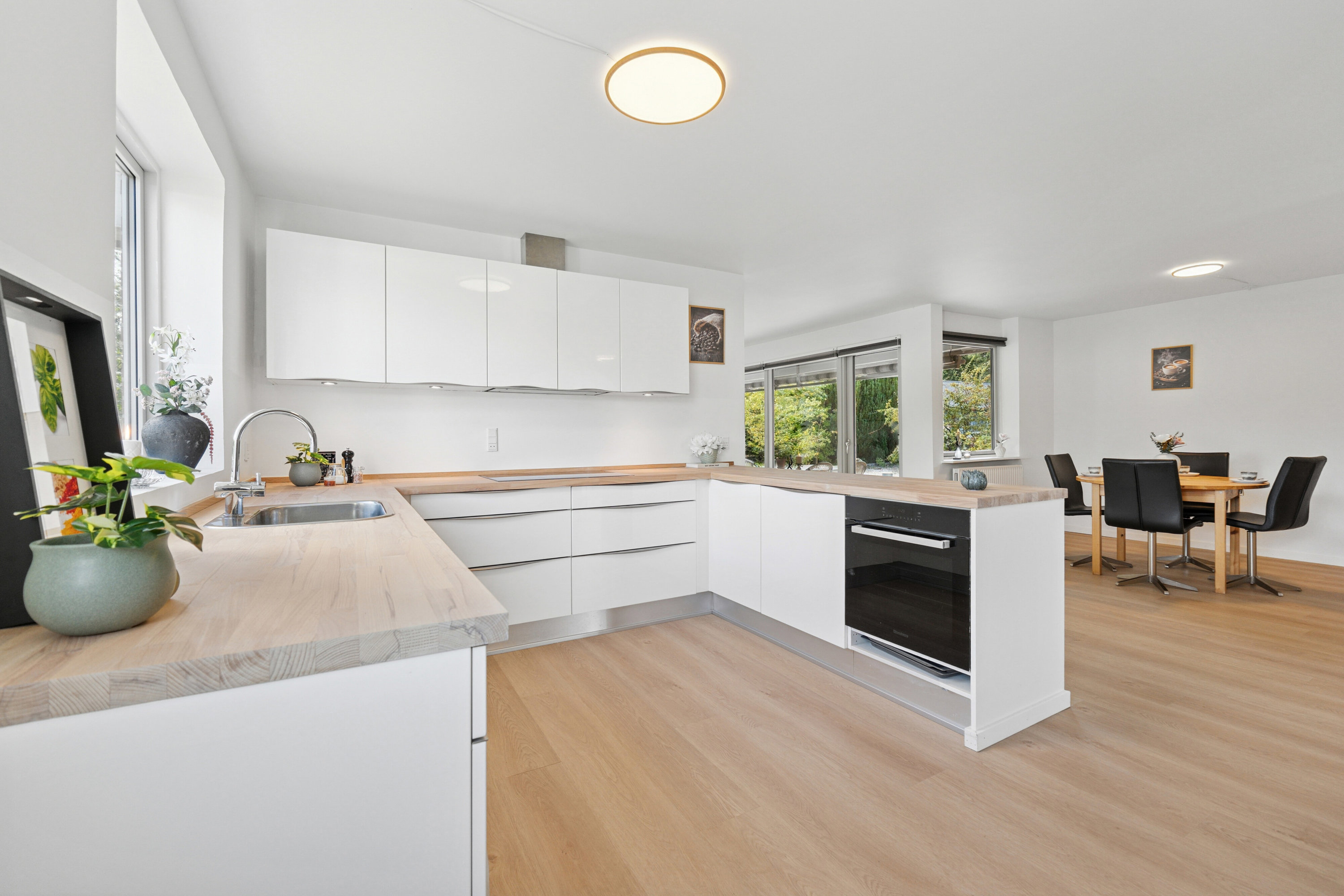 Miniaturebillede 1: køkken. Billede af Skovvænget 13, 6630 Rødding