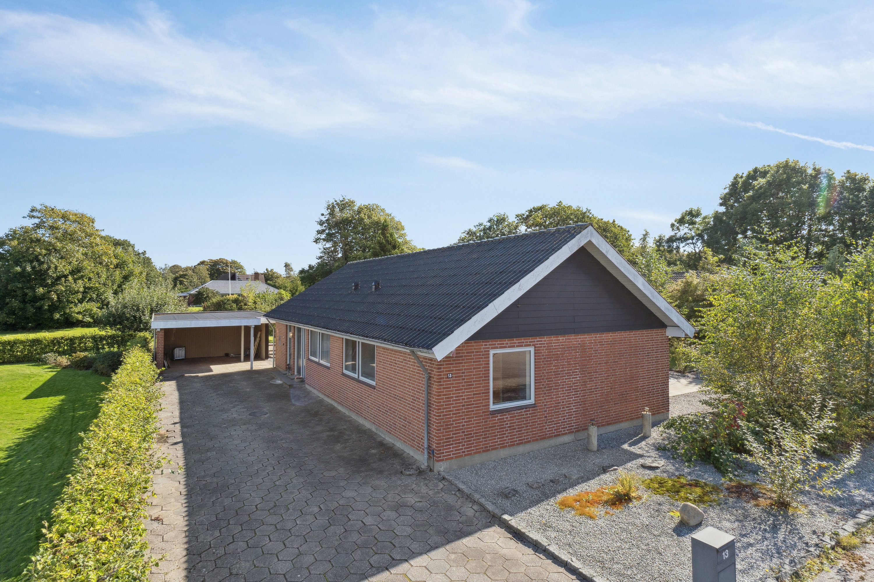Fremhævet set fra vejen billede i fuldskærmstilstand. Billede af Skovvænget 13, 6630 Rødding