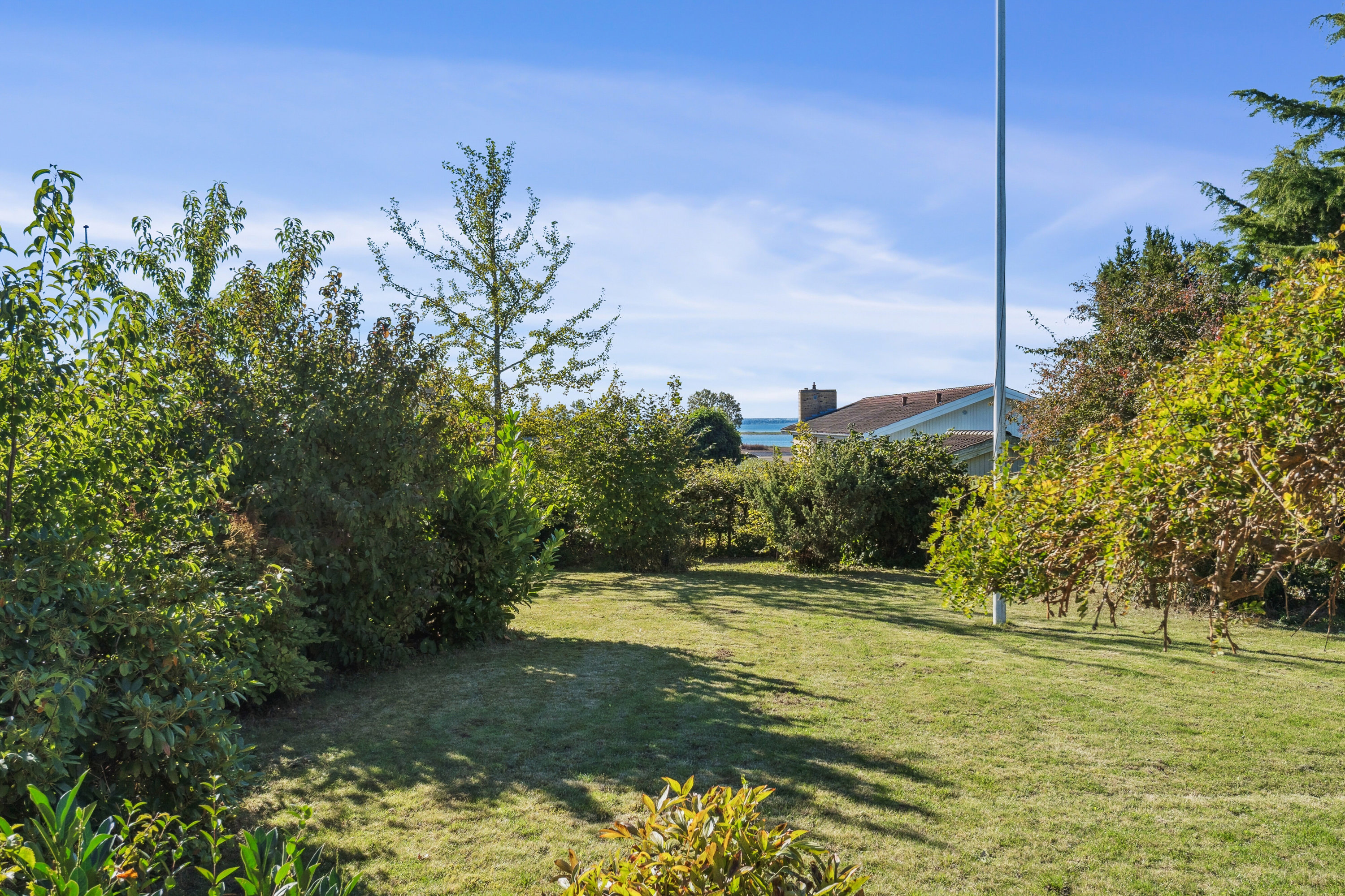 Fremhævet set fra haven billede i fuldskærmstilstand. Billede af Kajakvej 42, 4040 Jyllinge