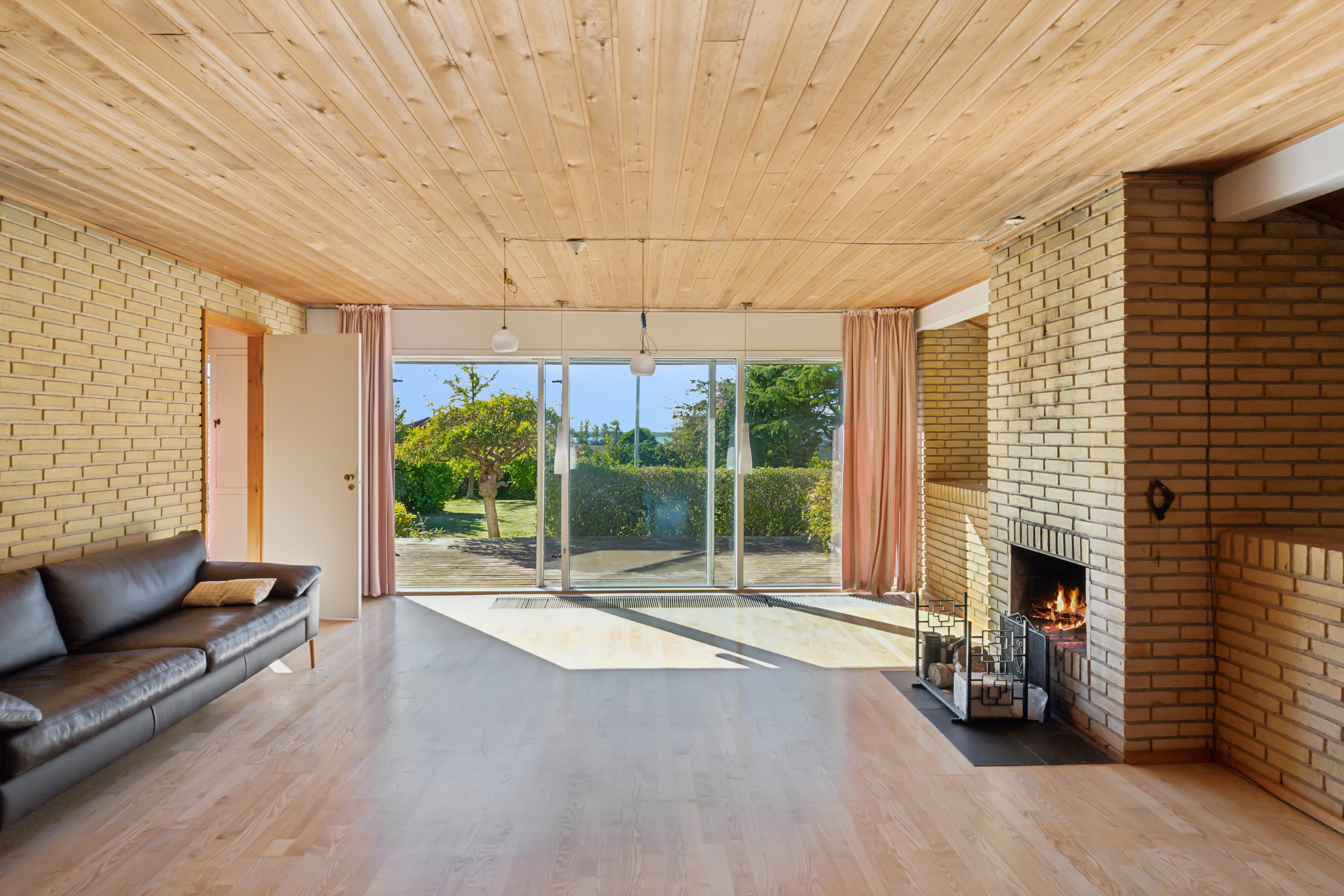 Fremhævet stue billede i fuldskærmstilstand. Billede af Kajakvej 42, 4040 Jyllinge