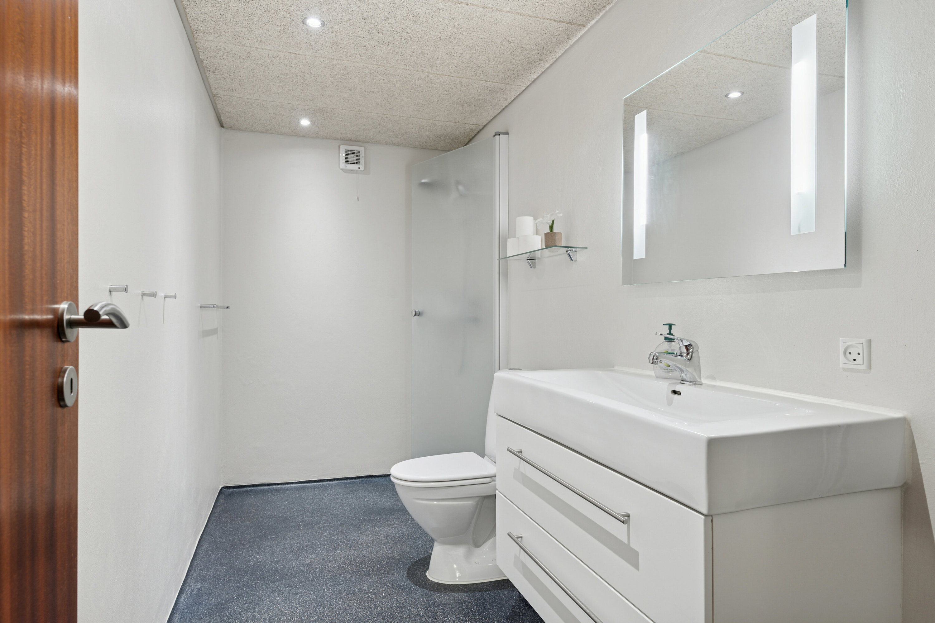 Fremhævet badeværelse billede i fuldskærmstilstand. Billede af Liljevej 1, Vinderslev, 8620 Kjellerup