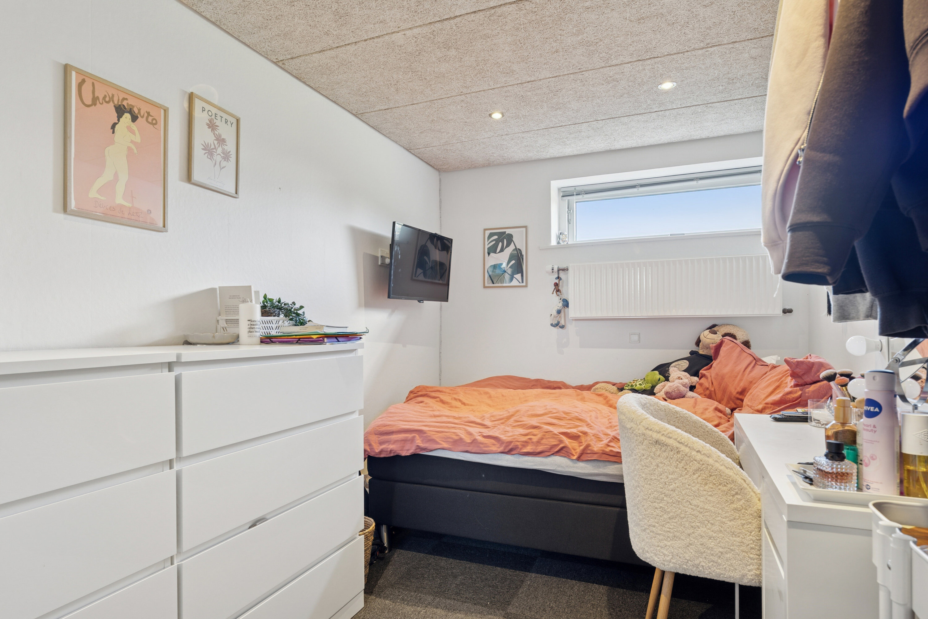 Fremhævet soveværelse billede i fuldskærmstilstand. Billede af Liljevej 1, Vinderslev, 8620 Kjellerup