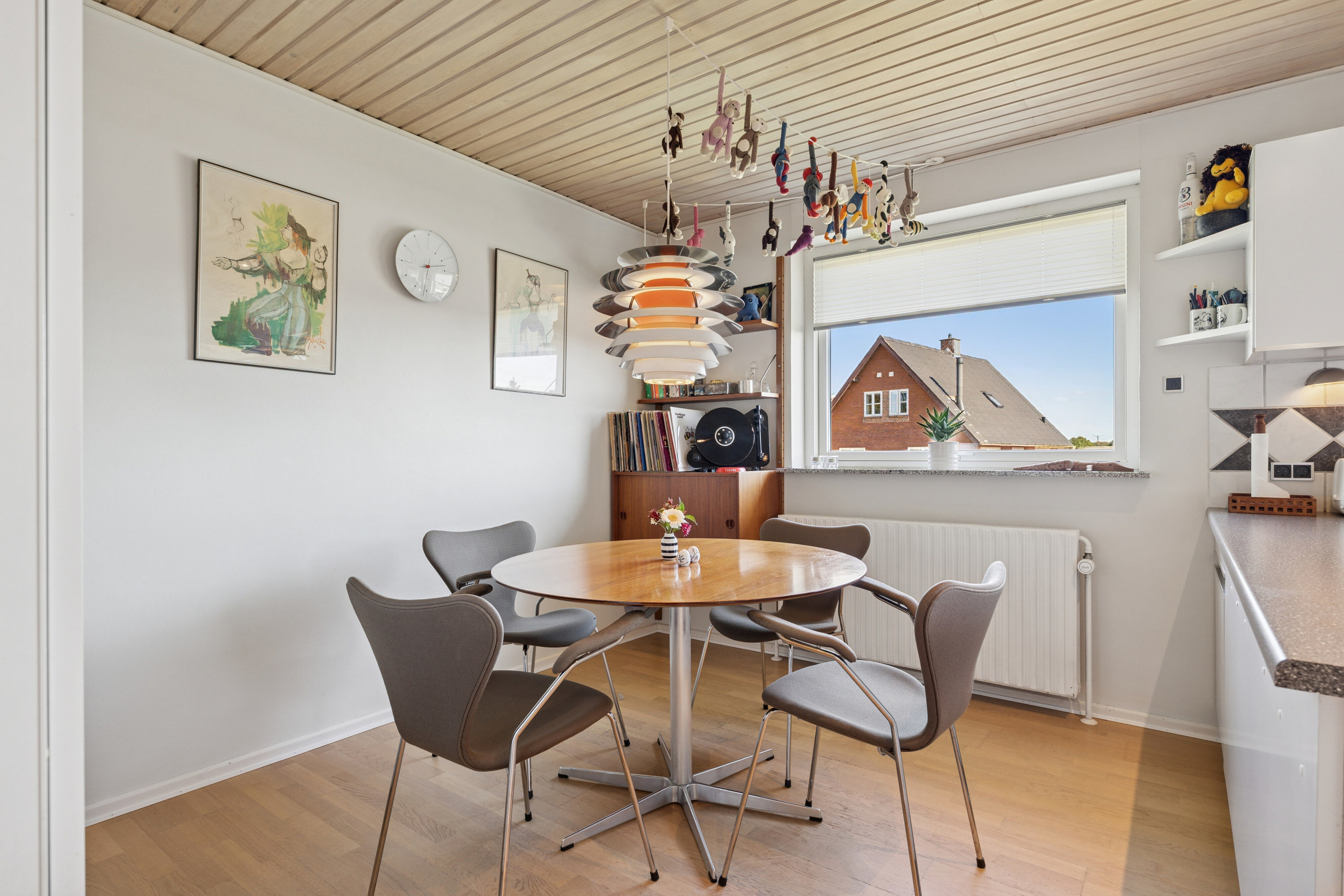 Fremhævet spisestue billede i fuldskærmstilstand. Billede af Liljevej 1, Vinderslev, 8620 Kjellerup