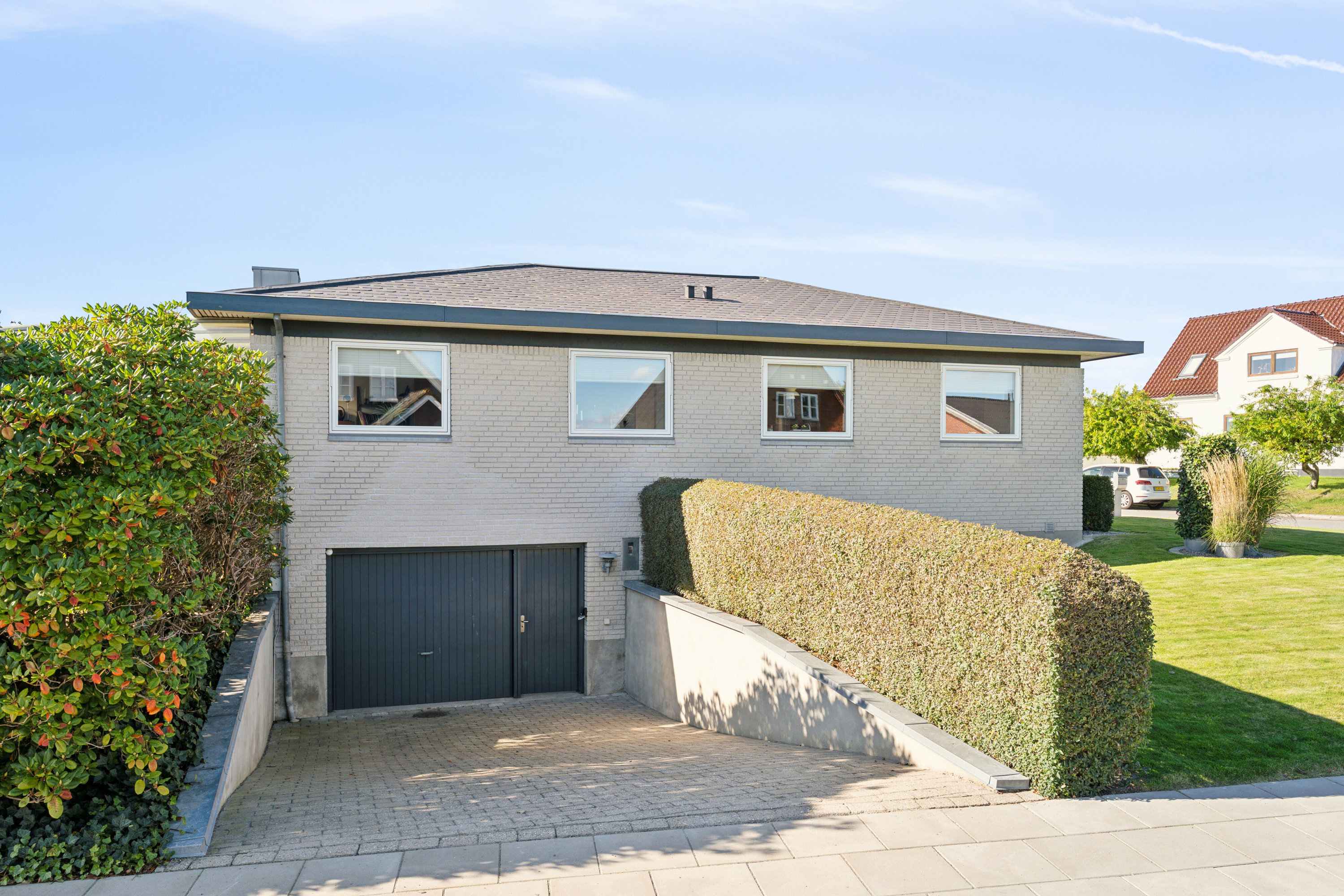 Fremhævet set fra vejen billede i fuldskærmstilstand. Billede af Liljevej 1, Vinderslev, 8620 Kjellerup