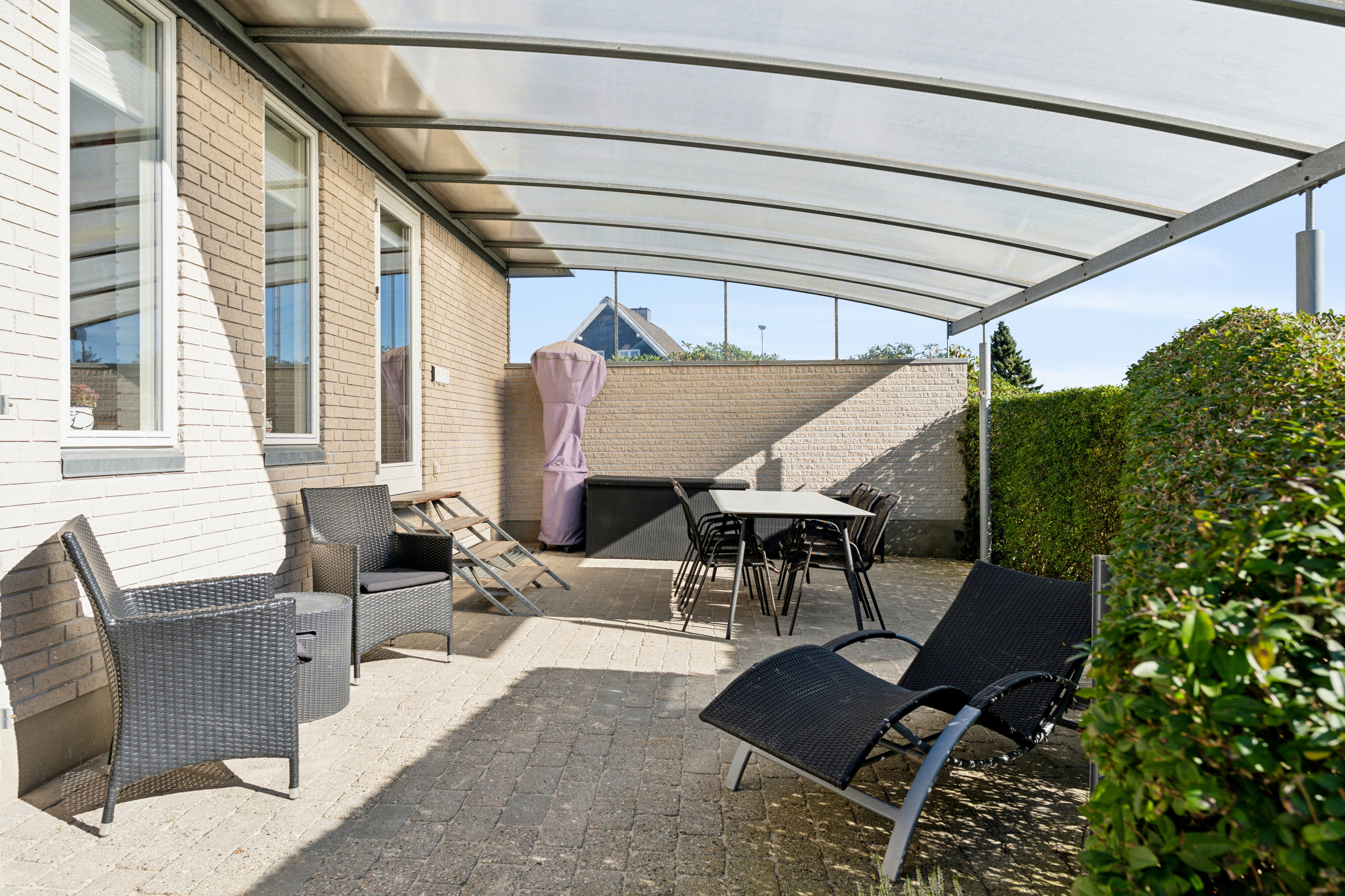 Fremhævet terrasse billede i fuldskærmstilstand. Billede af Liljevej 1, Vinderslev, 8620 Kjellerup