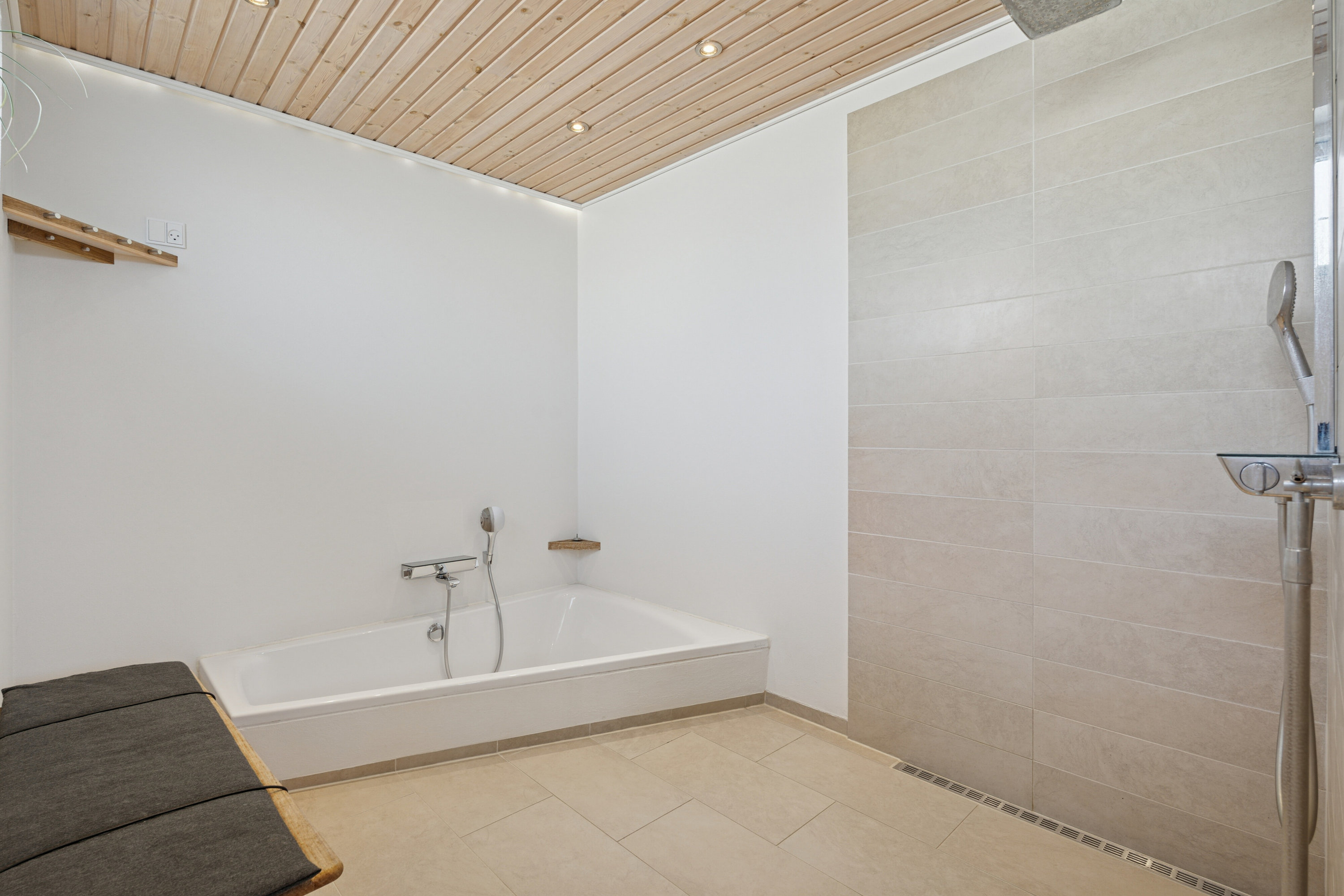 Fremhævet badeværelse billede i fuldskærmstilstand. Billede af Liljevej 1, Vinderslev, 8620 Kjellerup