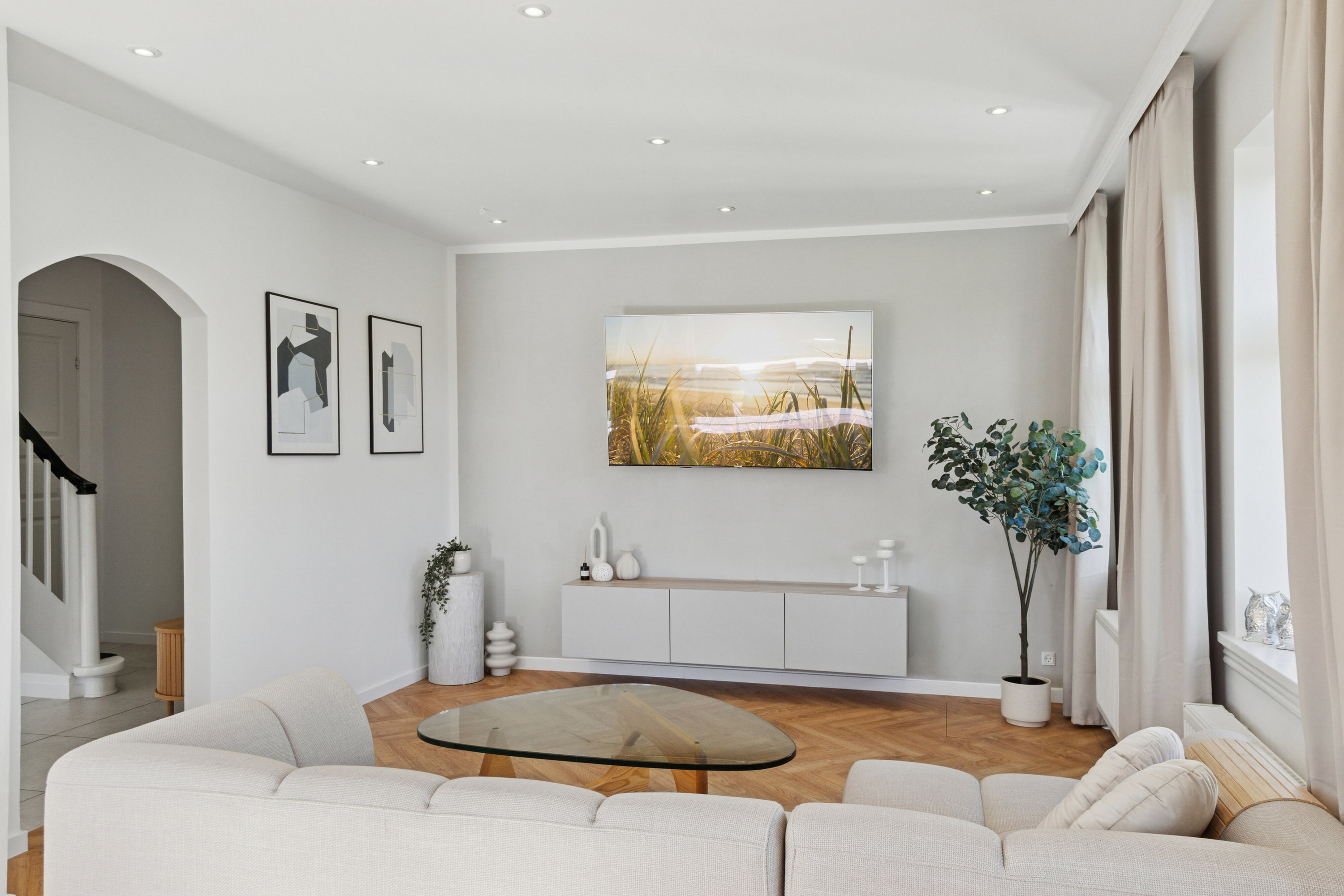 Fremhævet stue billede i fuldskærmstilstand. Billede af Lyngtoftevej 26, 2605 Brøndby