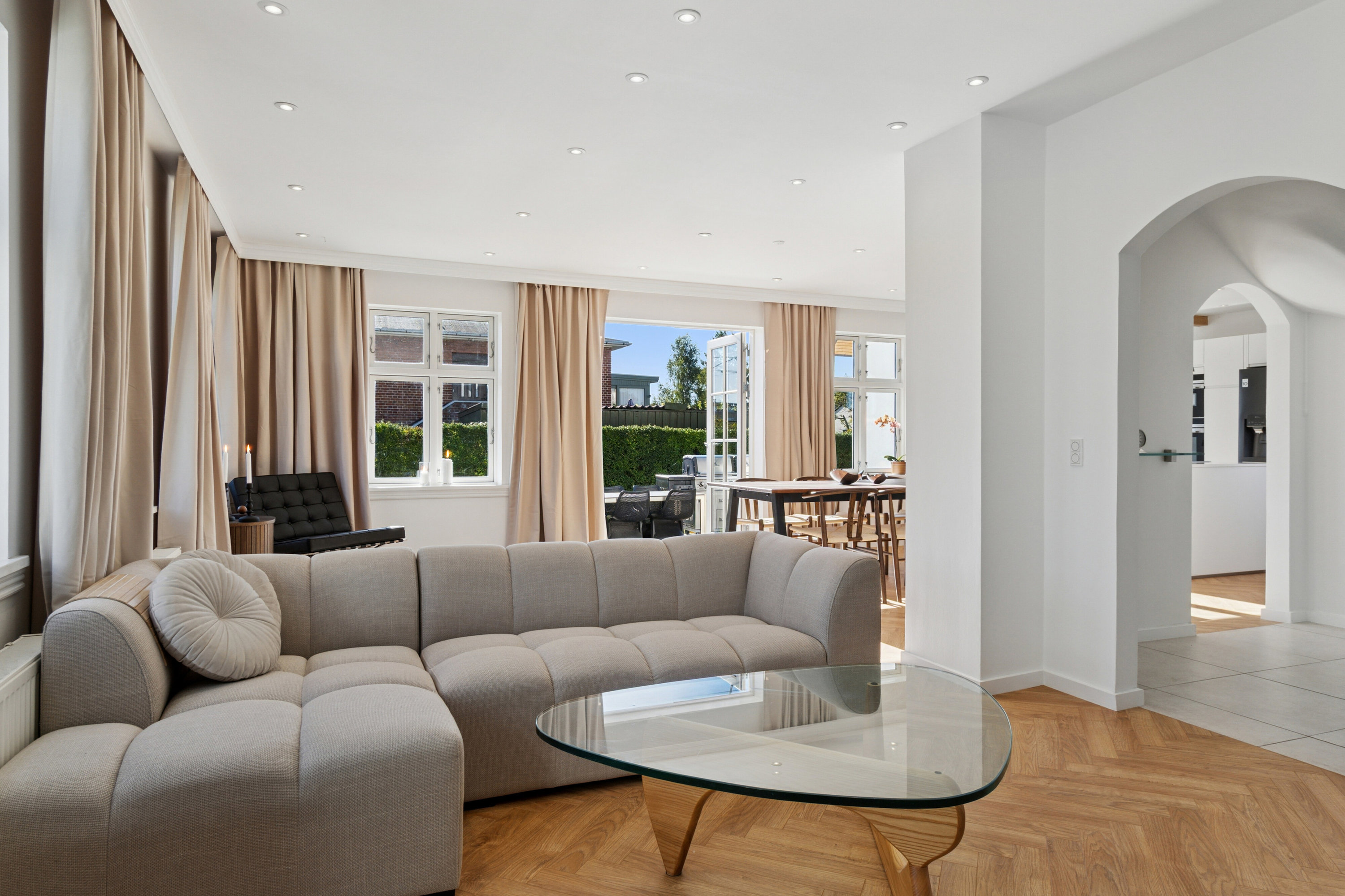 Fremhævet stue billede i fuldskærmstilstand. Billede af Lyngtoftevej 26, 2605 Brøndby