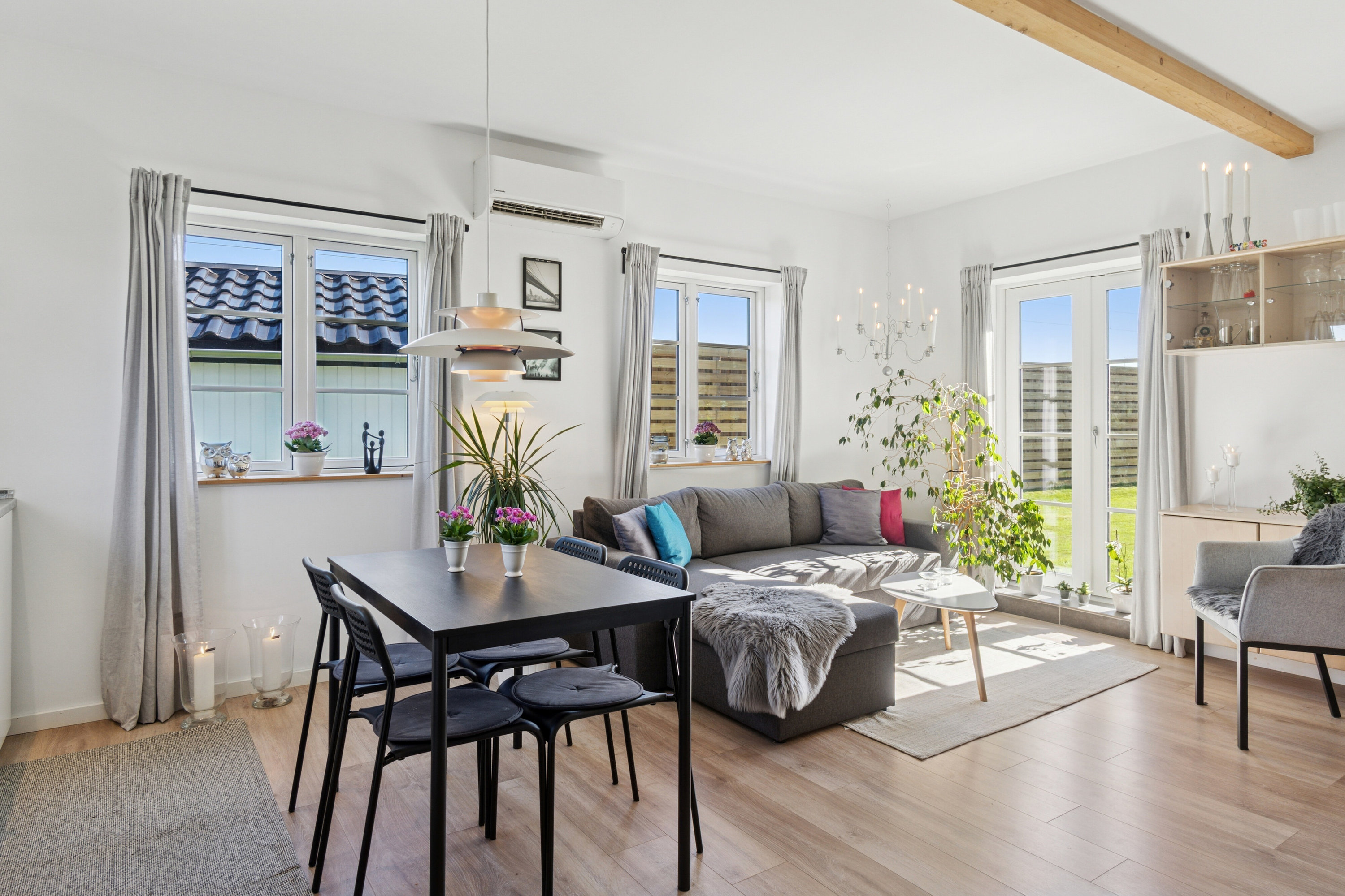 Fremhævet stue billede i fuldskærmstilstand. Billede af Lyngtoftevej 26, 2605 Brøndby