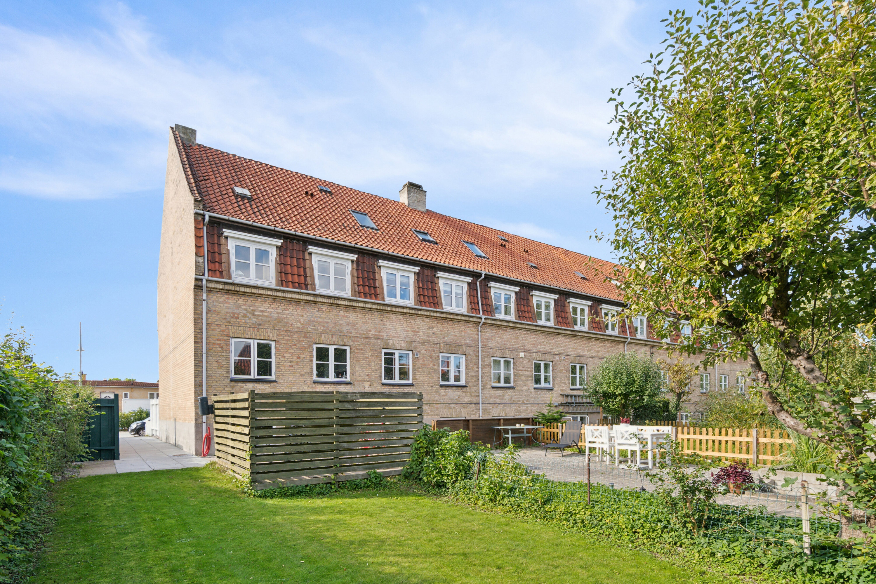 Fremhævet set fra haven billede i fuldskærmstilstand. Billede af Sofielundsvej 14, st.. tv., 2600 Glostrup